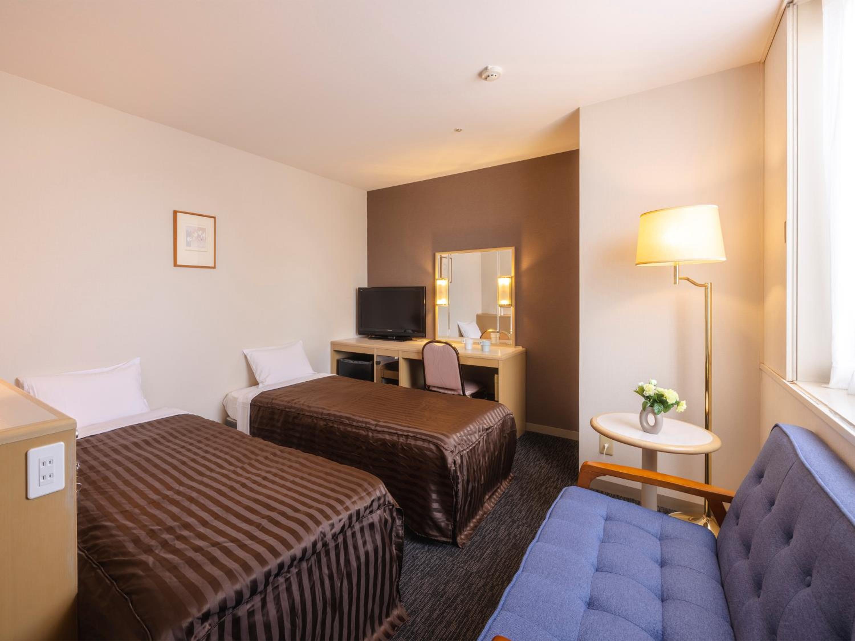 Twin Room - Non-Smoking - Photo 5
