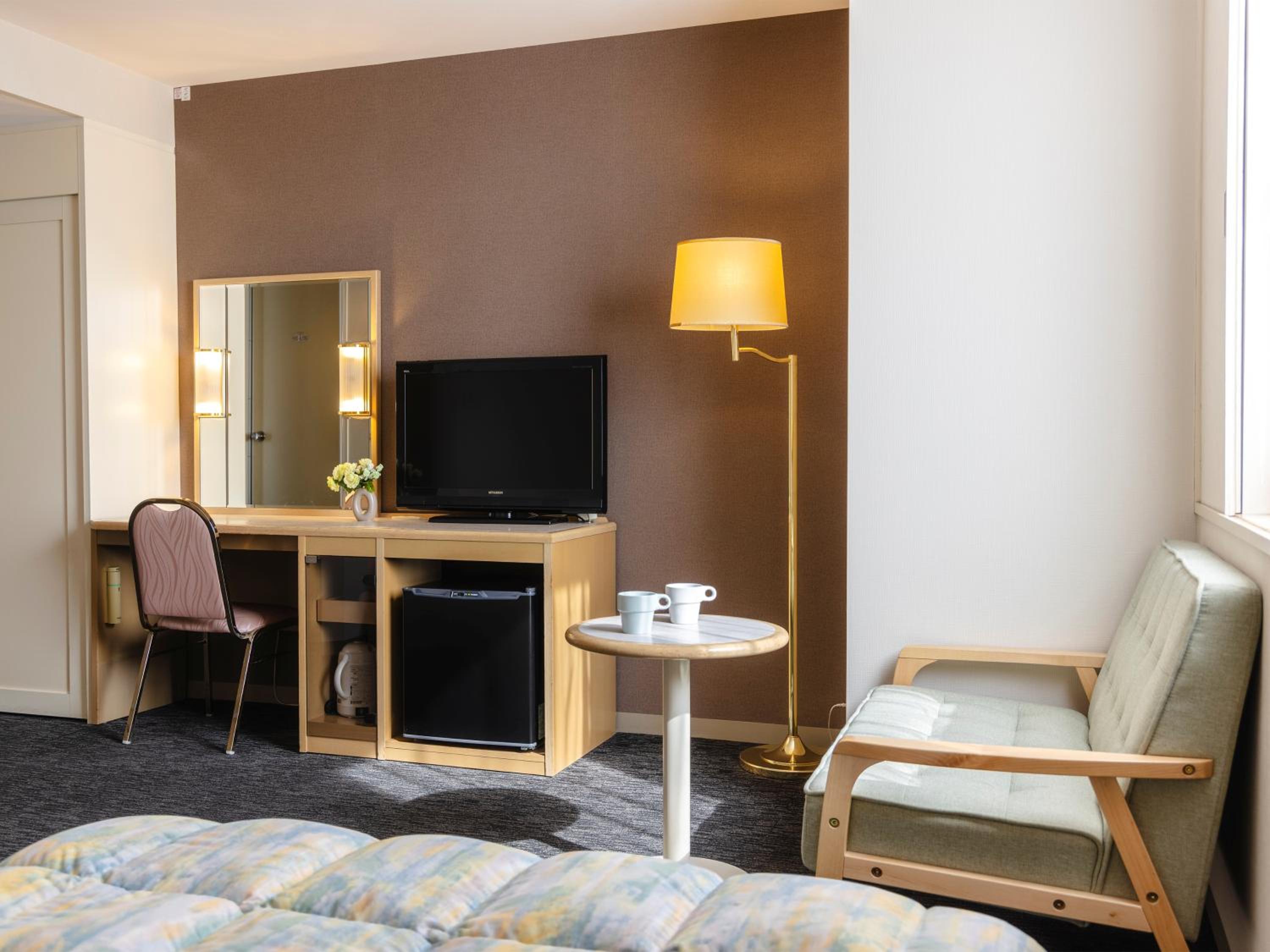 Twin Room - Non-Smoking - Photo 2