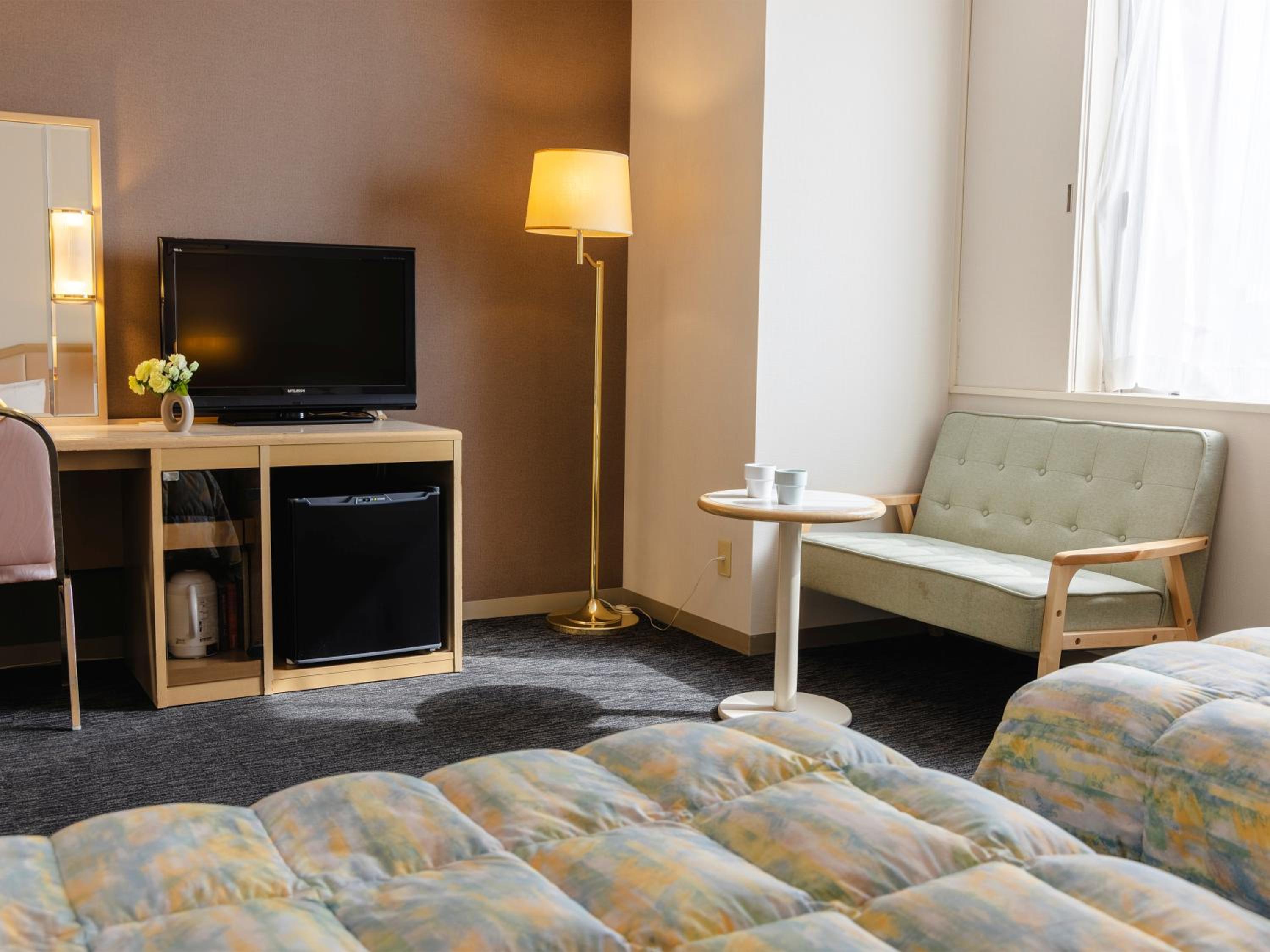 Twin Room - Non-Smoking - Photo 6