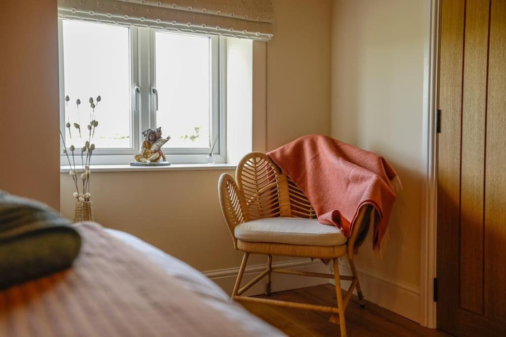Five-Bedroom House photo 1