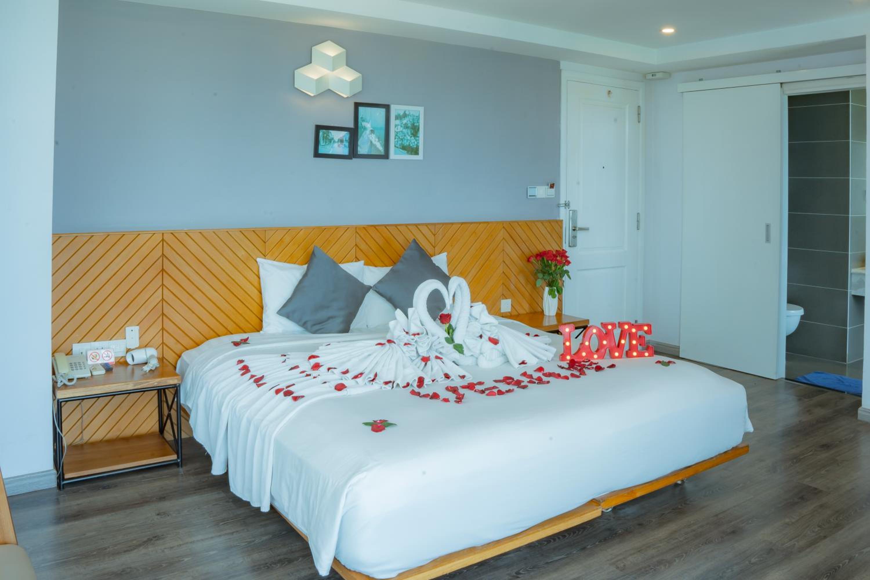 Senior Deluxe Room with Sea View