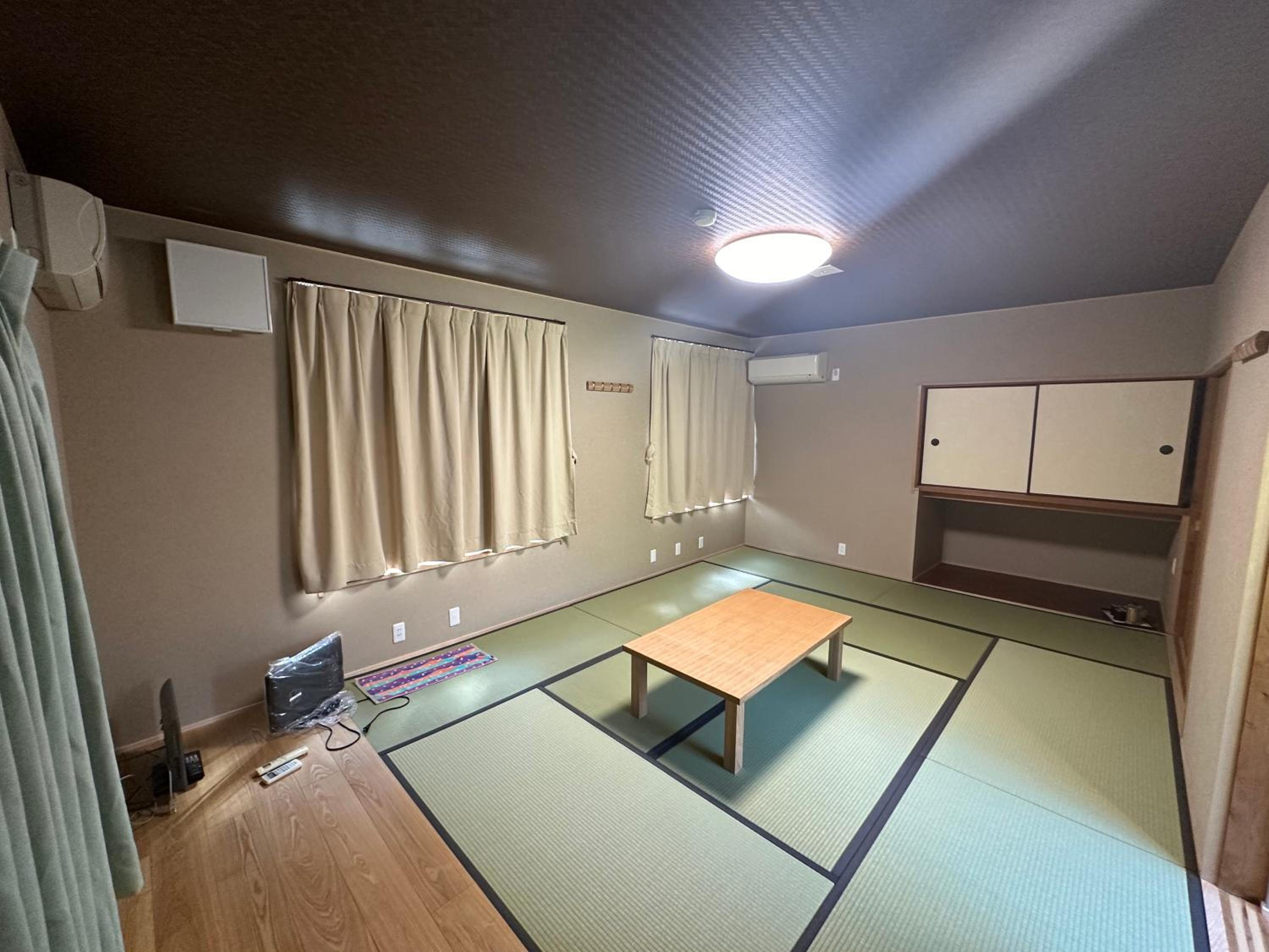 Quadruple Room with Shared Bathroom photo 2