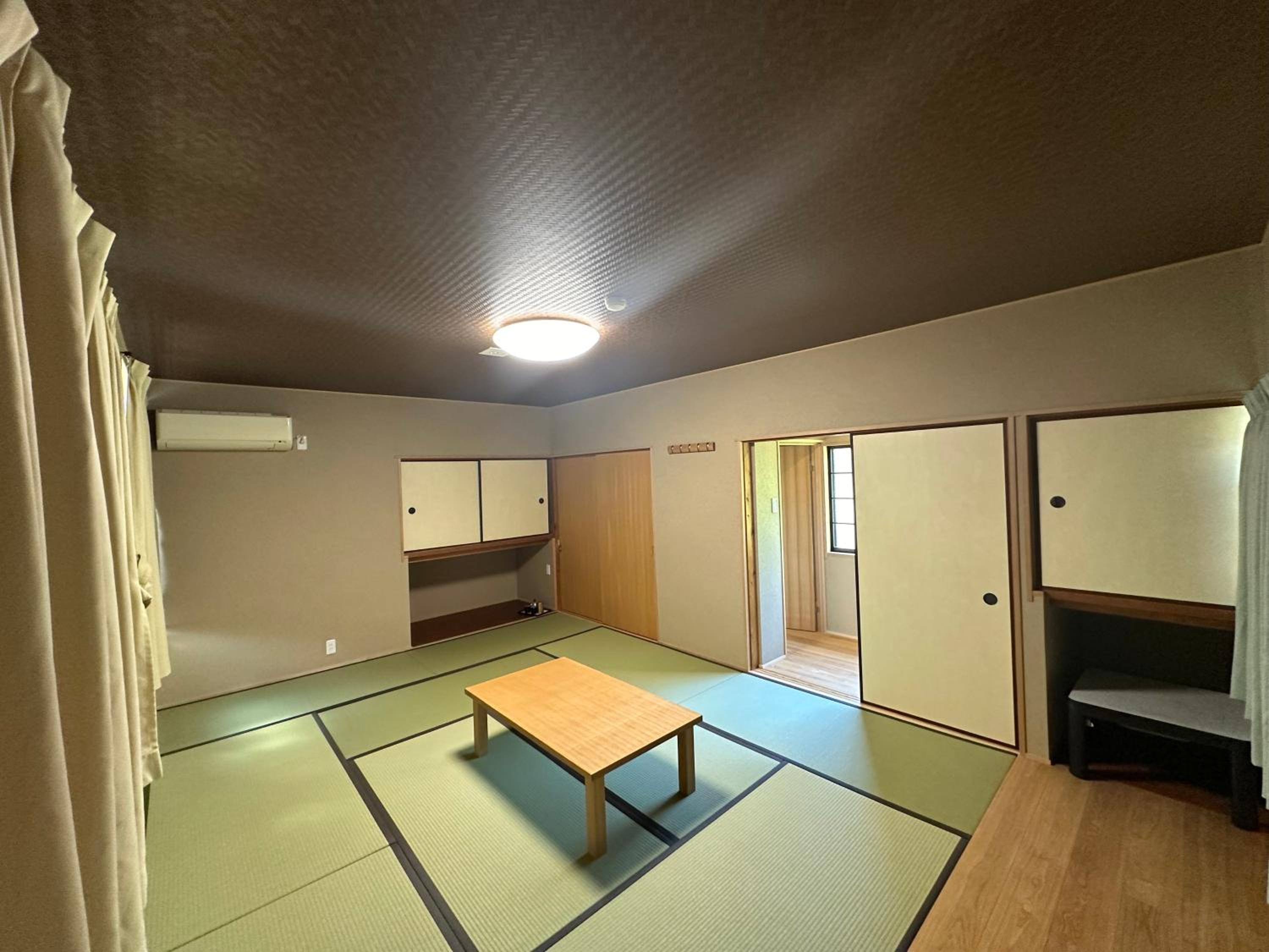 Quadruple Room with Shared Bathroom photo 3
