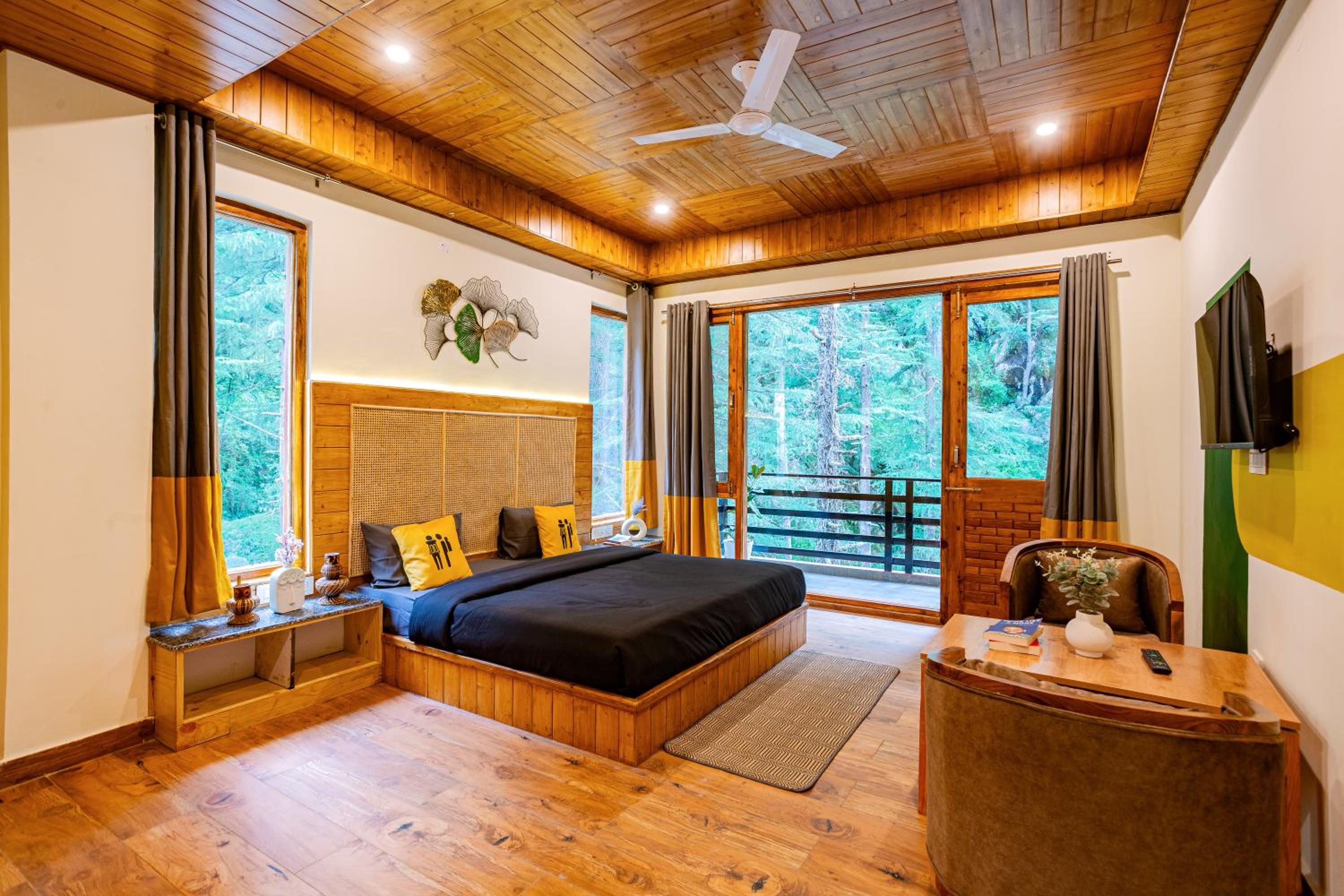 Superior Double Room with Balcony x B Block - Photo 5