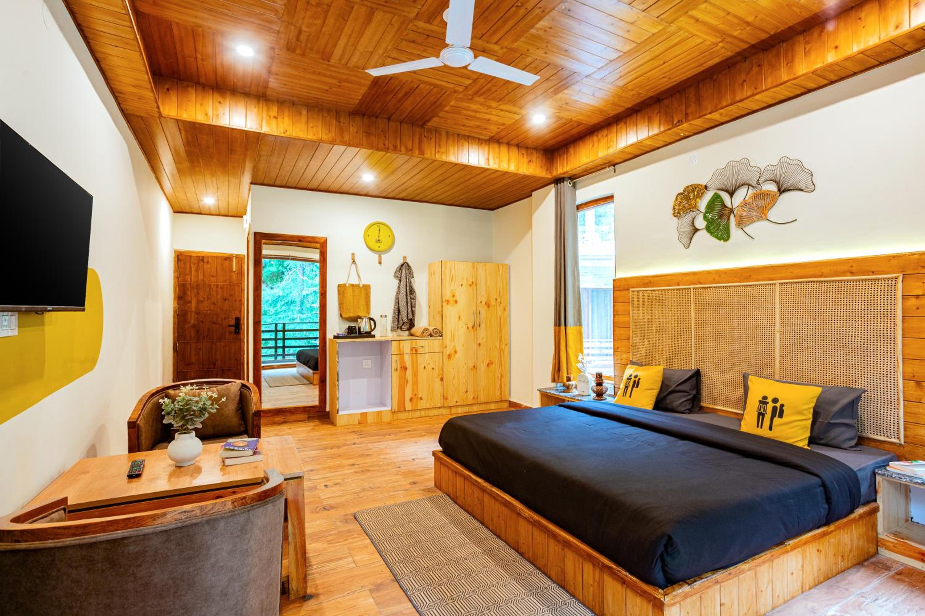 Superior Double Room with Balcony x B Block - Photo 4