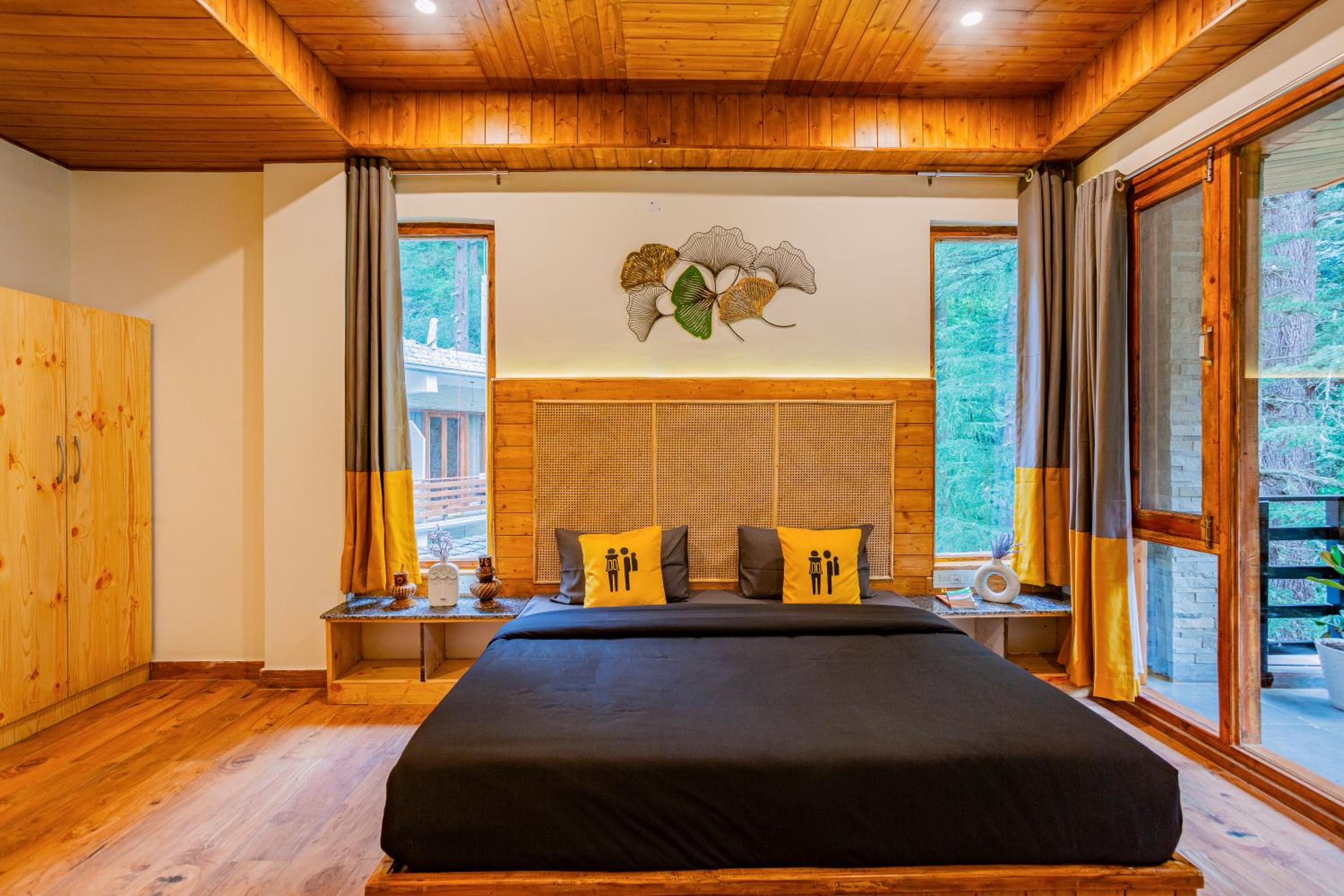 Superior Double Room with Balcony x B Block - Photo 2