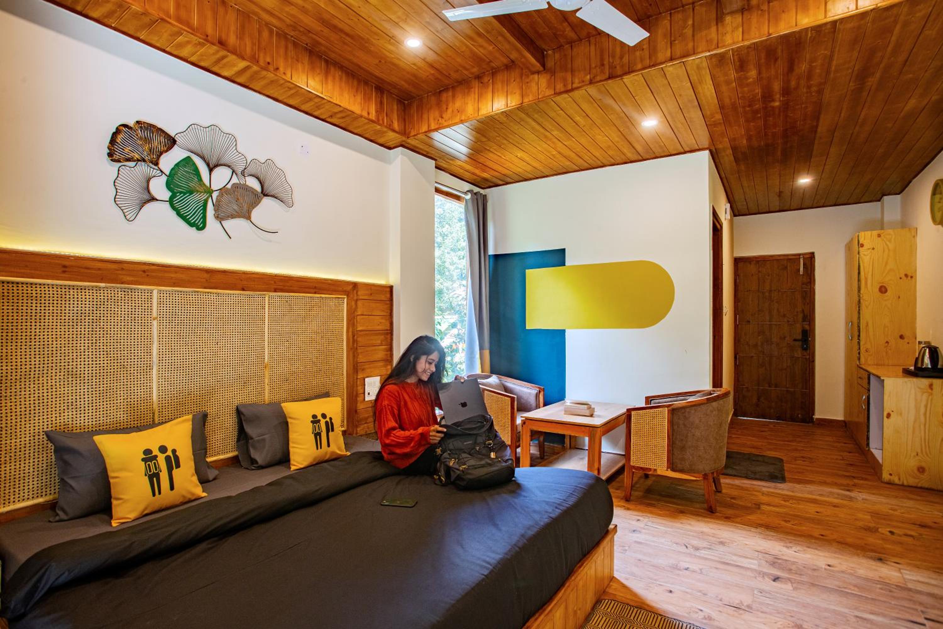 Superior Double Room with Balcony x B Block - Photo 3