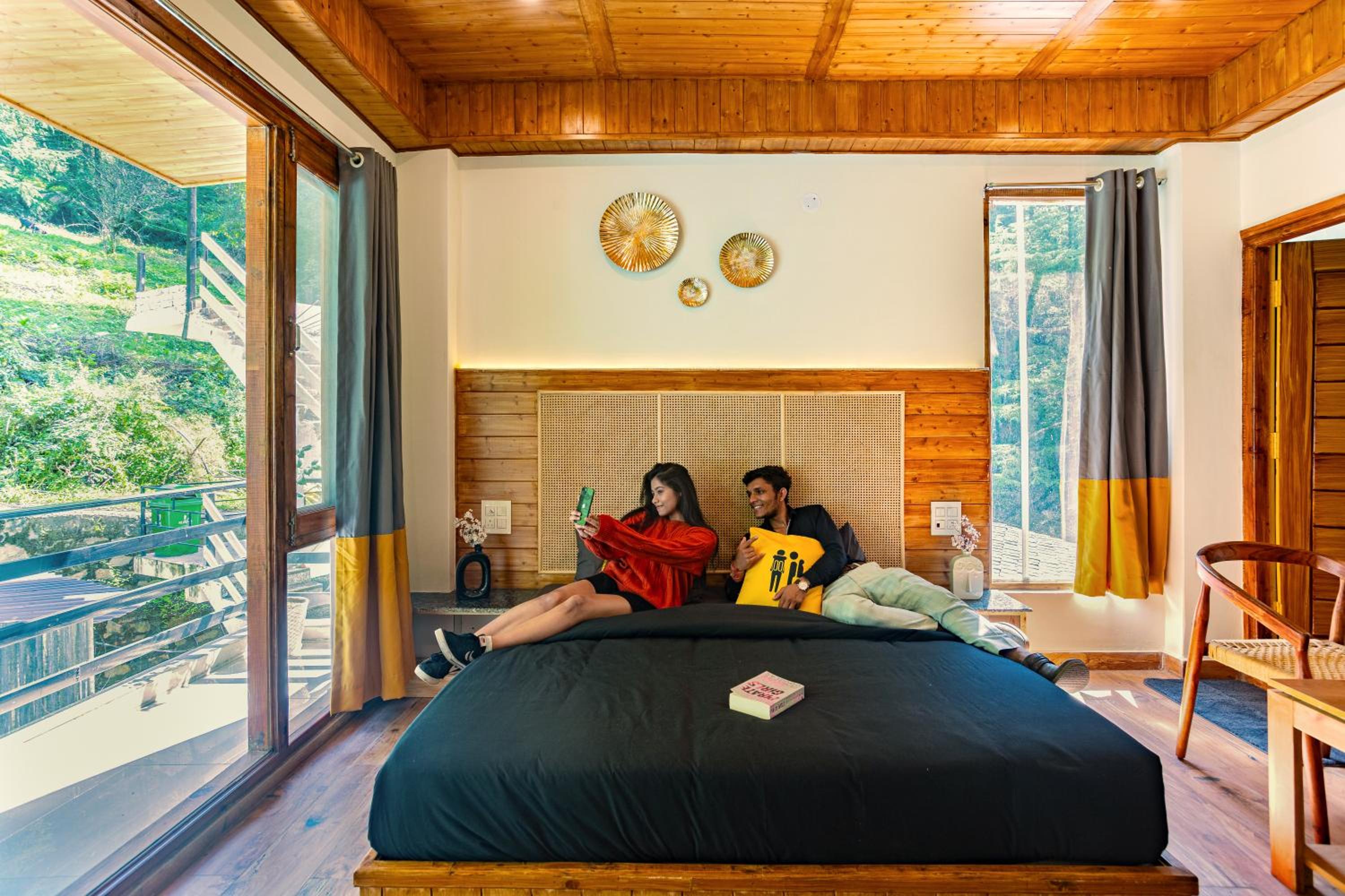 Deluxe Double Room x B Block - Photo 4