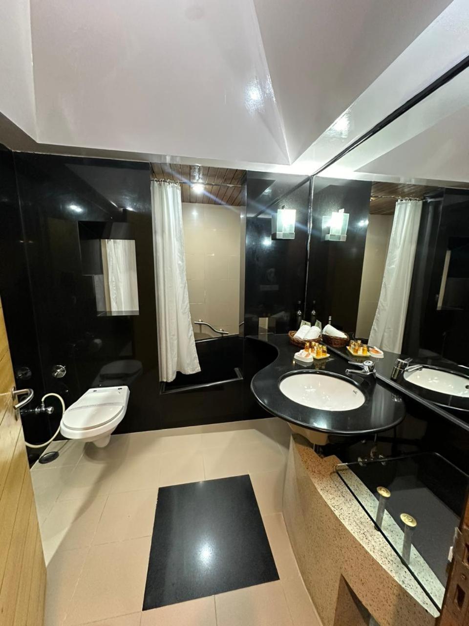  Balcony Room - Rs.500/person credit on SPA usage - Photo 2