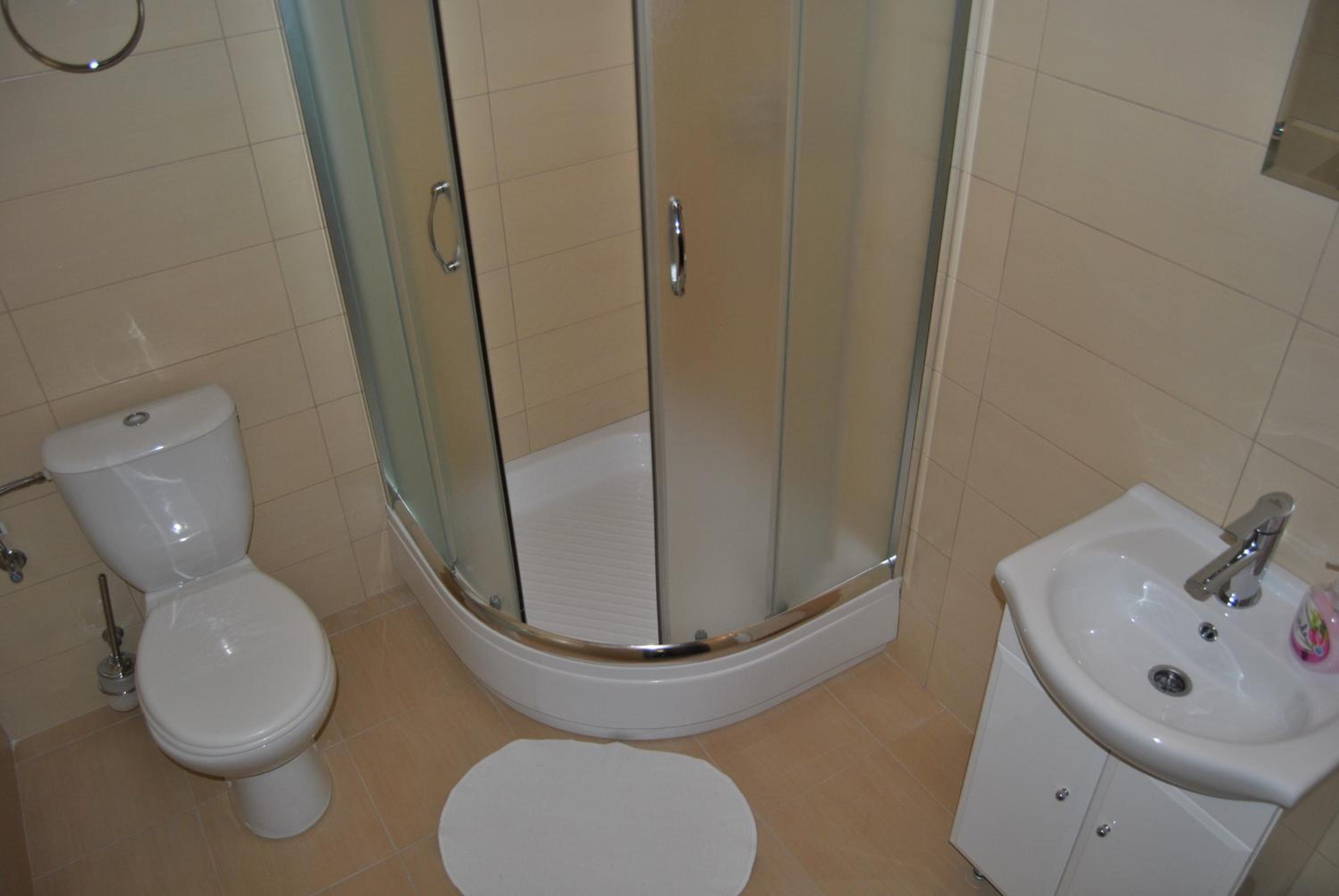 Double or Twin Room with Bathroom - Photo 8