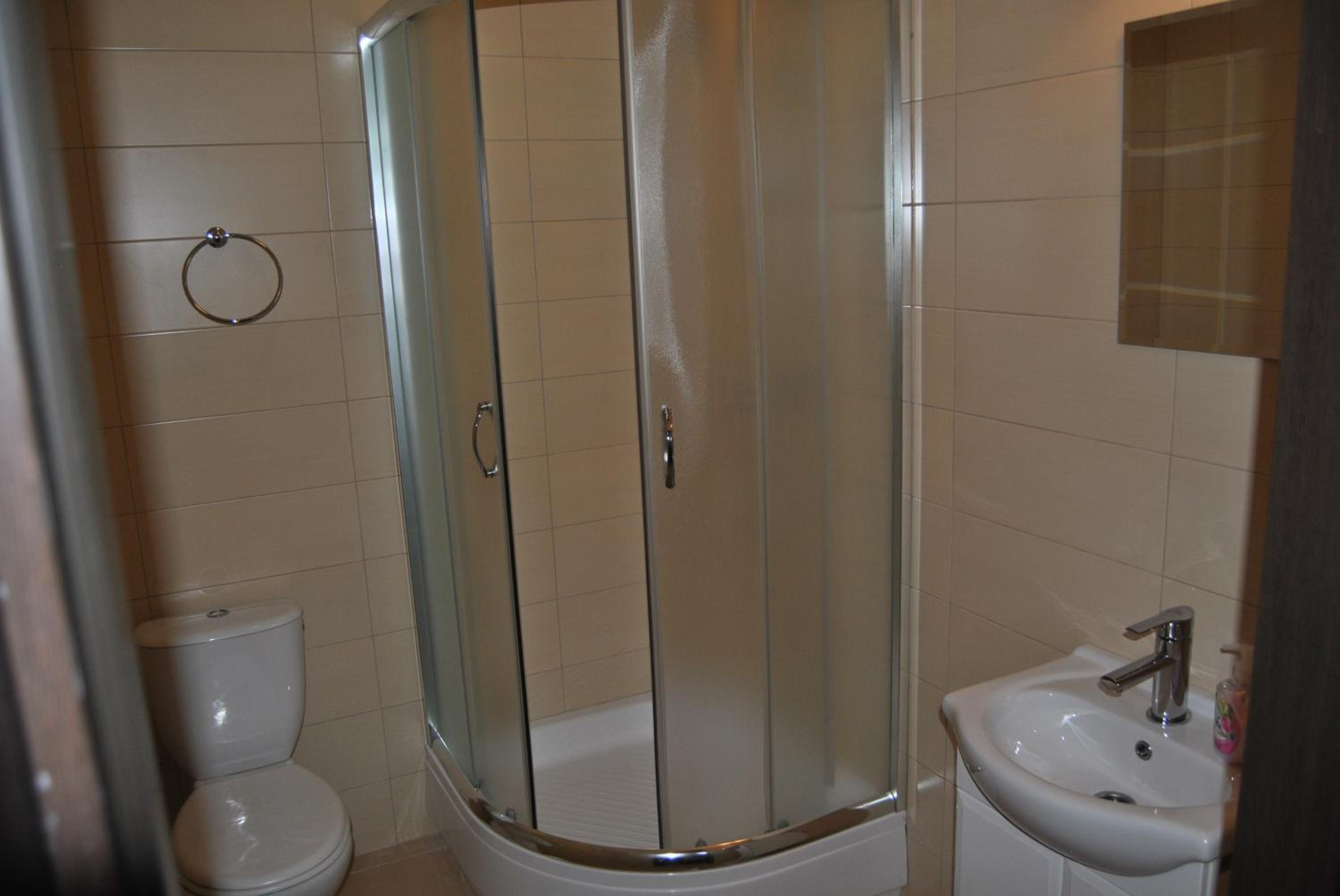 Double or Twin Room with Bathroom - Photo 7