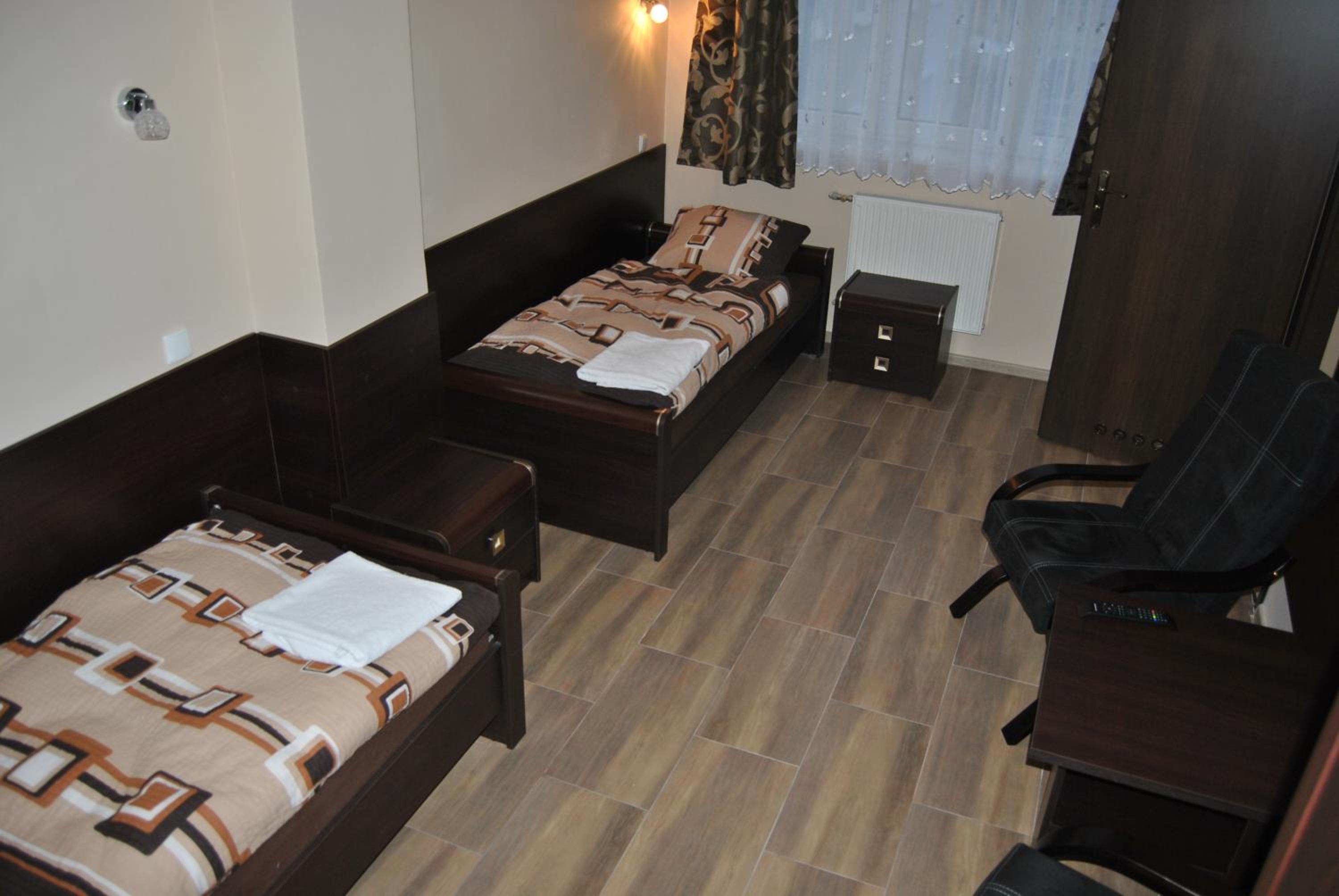Double or Twin Room with Bathroom - Photo 1