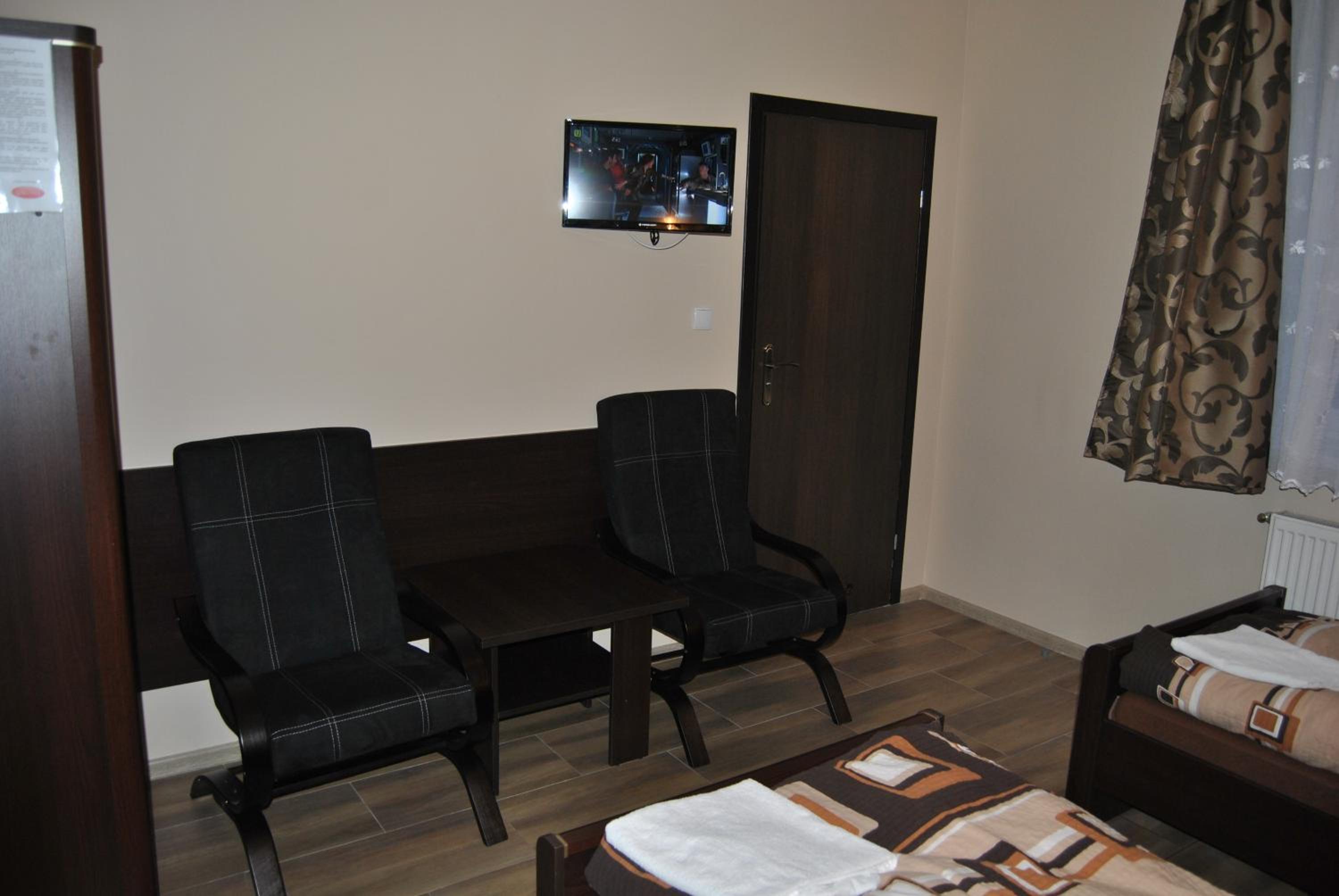 Double or Twin Room with Bathroom - Photo 11
