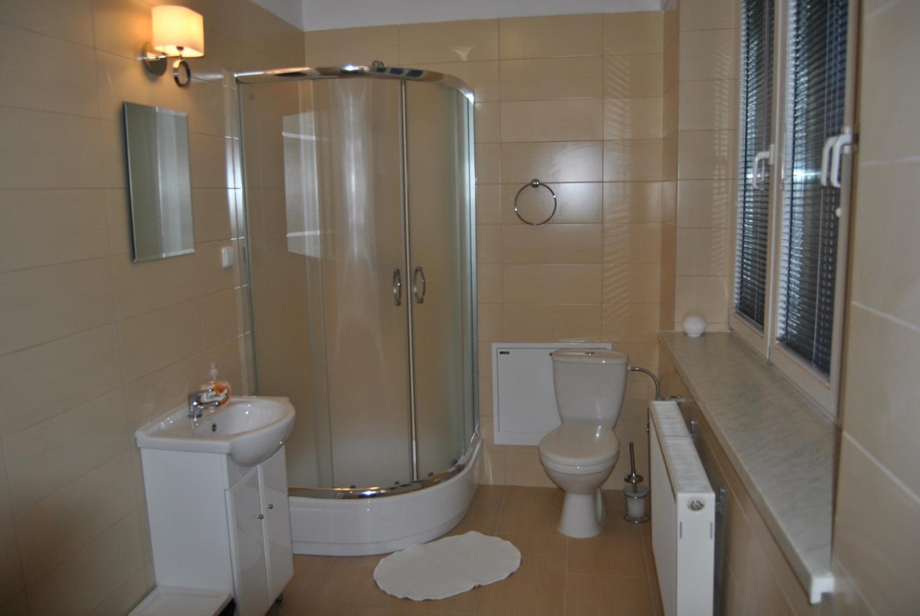 Quadruple Room with Private Bathroom - Photo 4