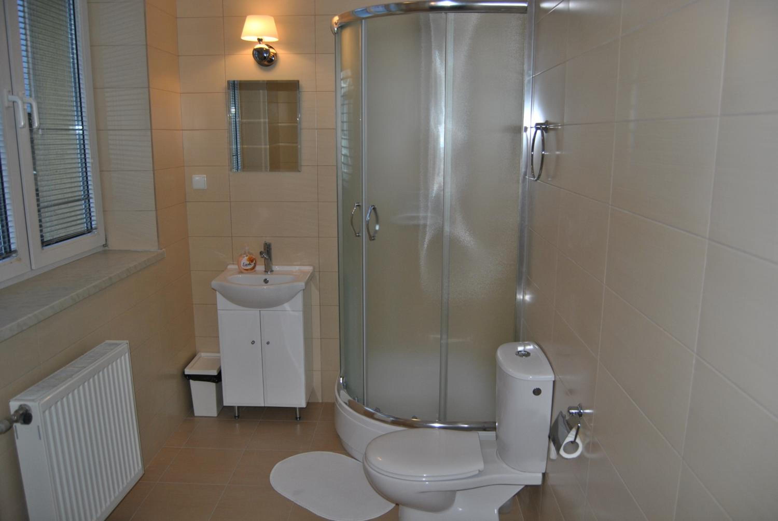 Double or Twin Room with Bathroom - Photo 3