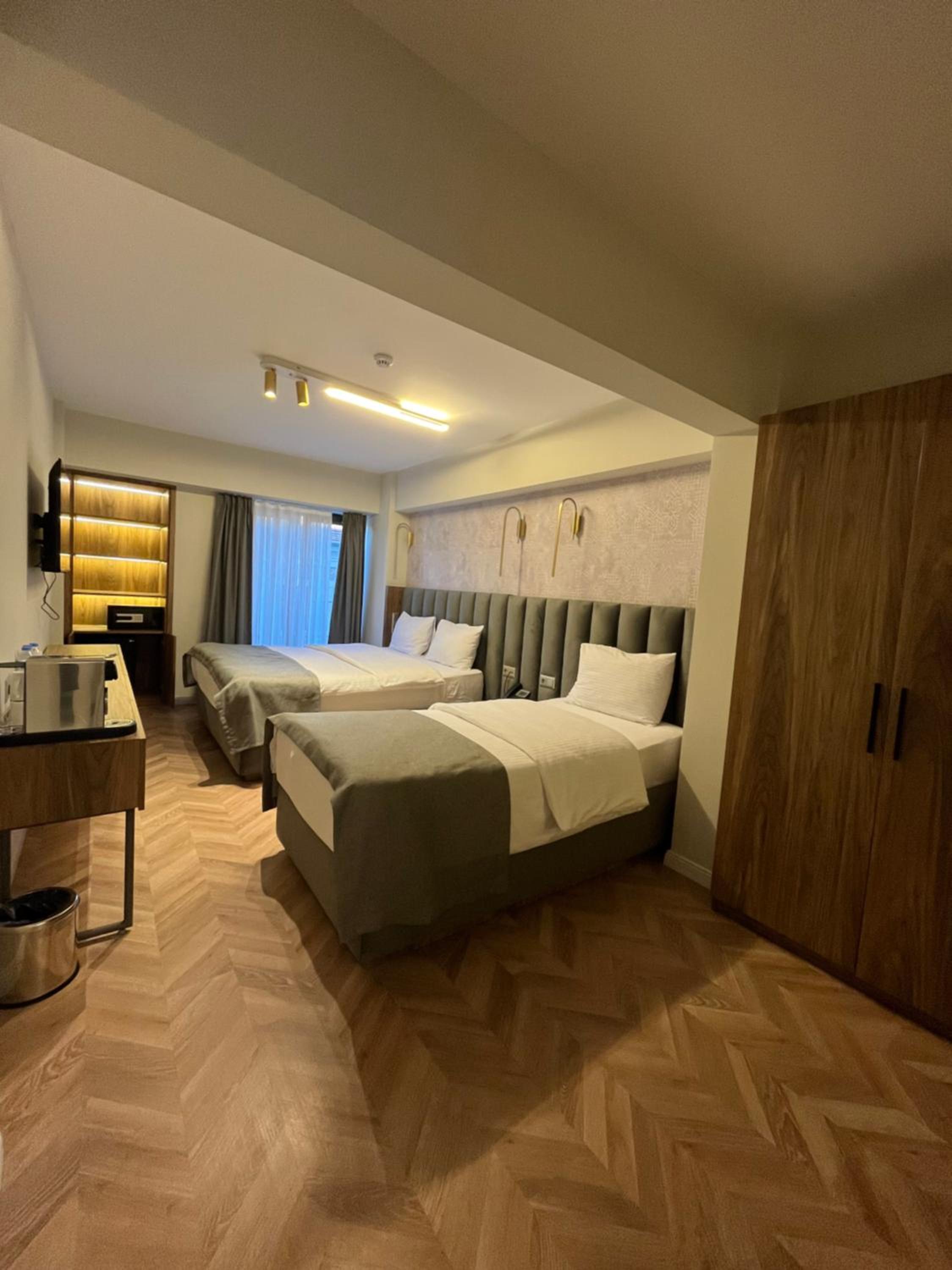 Superior Triple Room photo 2