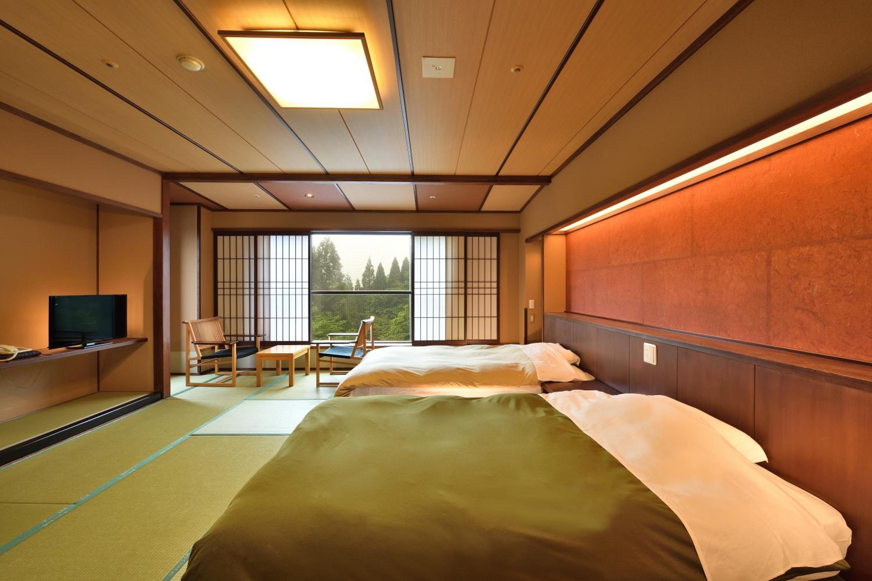 Twin Room with Tatami Area with Private Bathroom