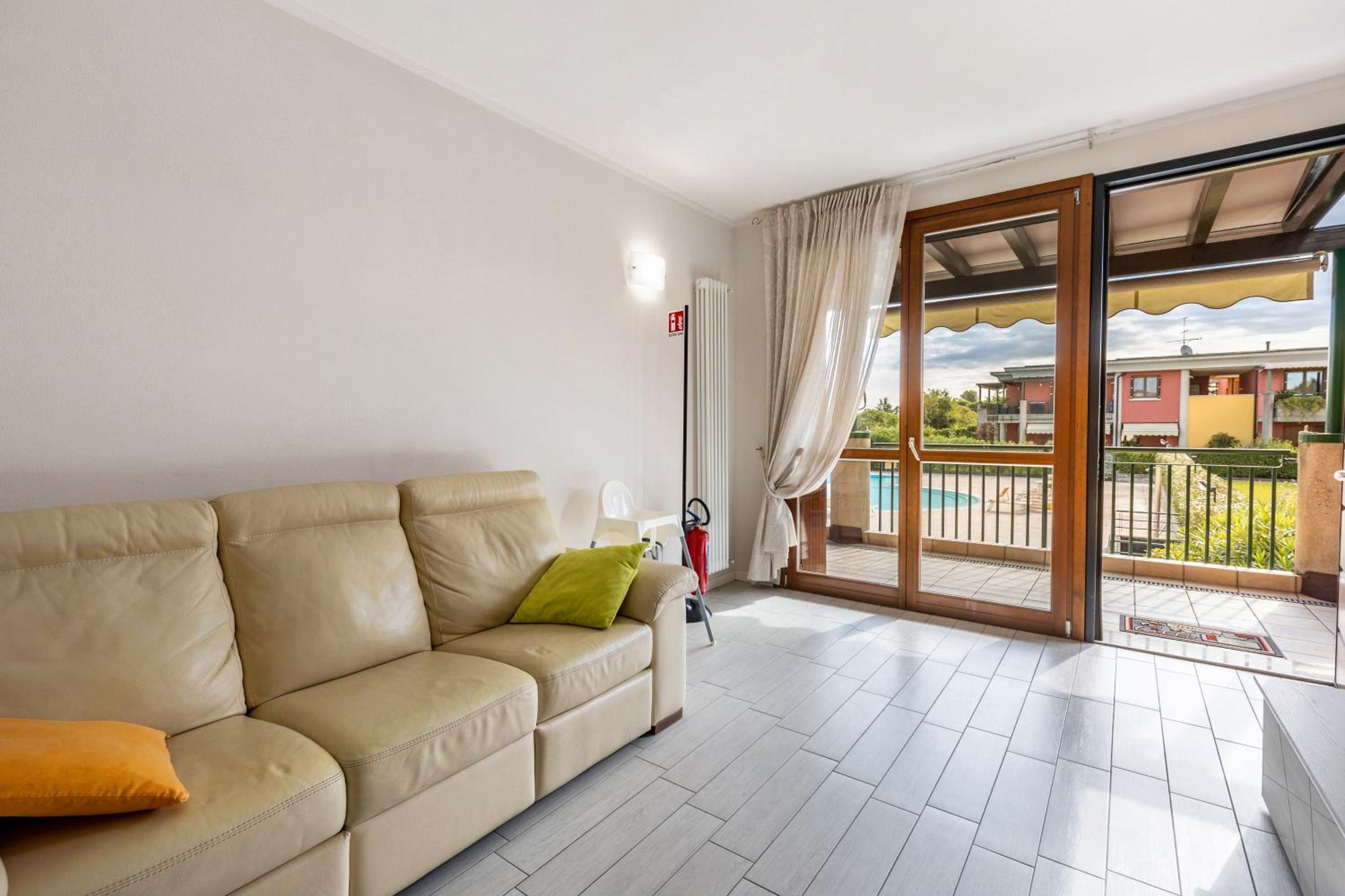 Two-Bedroom Deluxe Apartment with Garden View photo 2