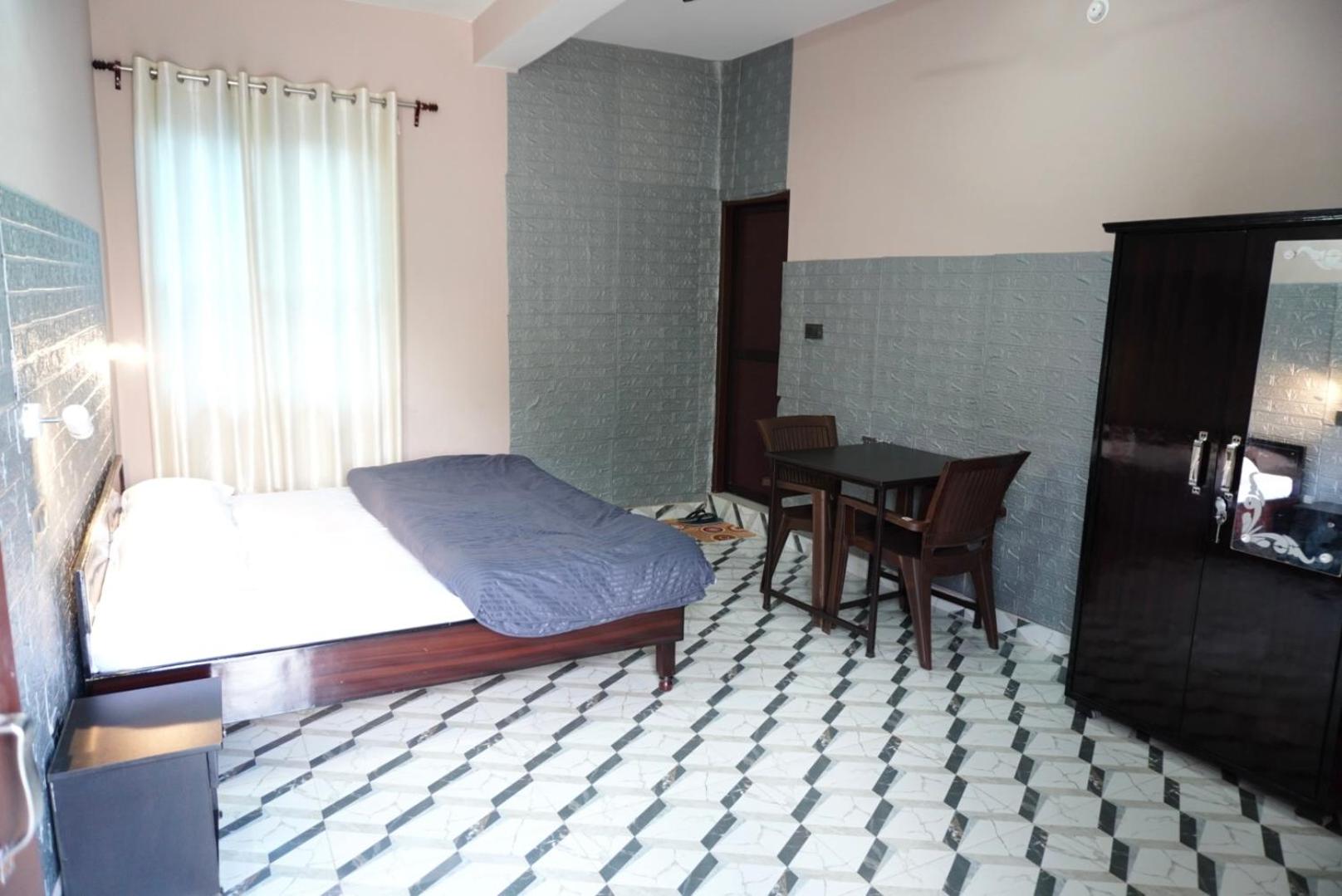 Deluxe Queen Room