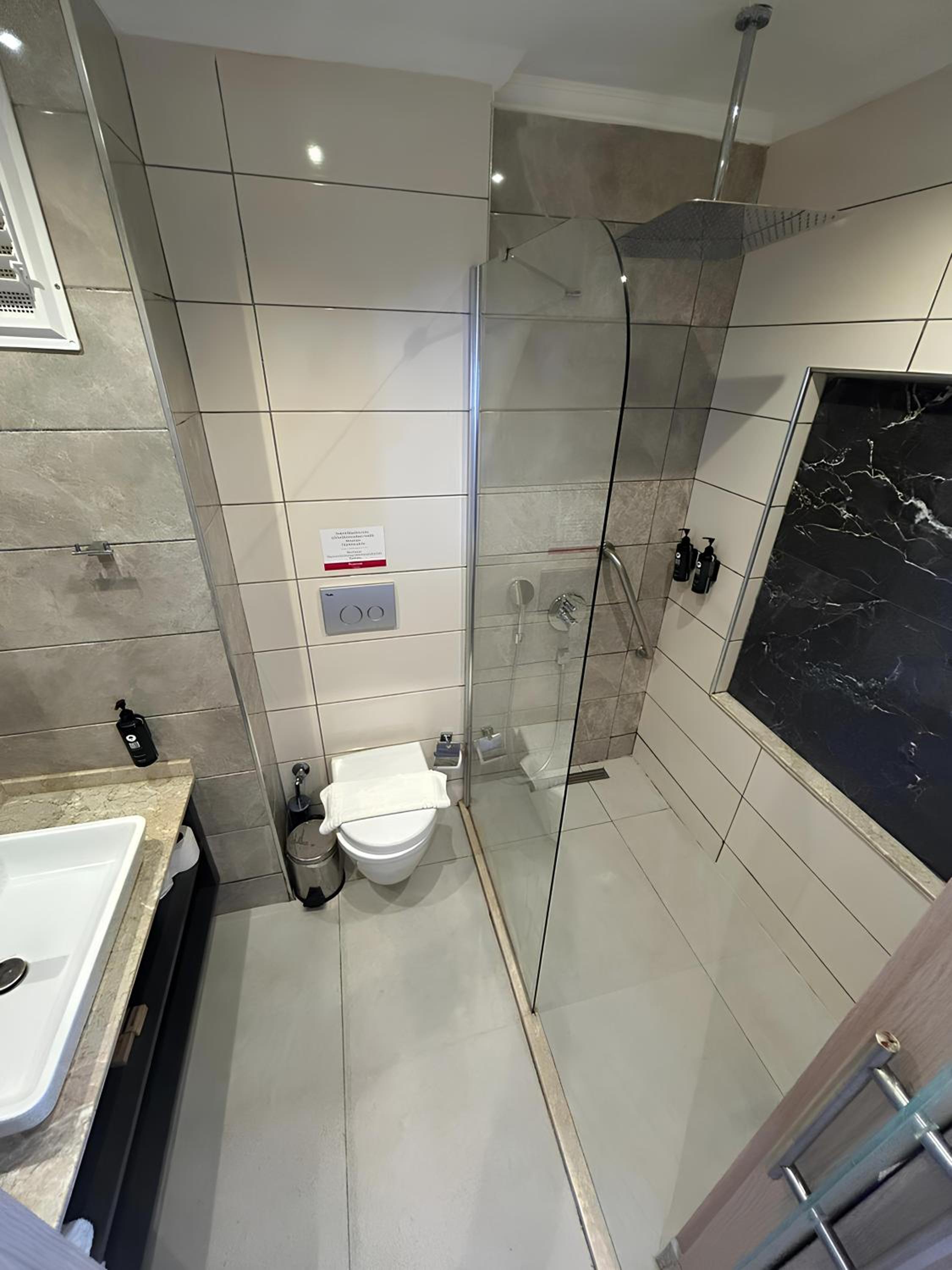 Mobility Accessible Room photo 3