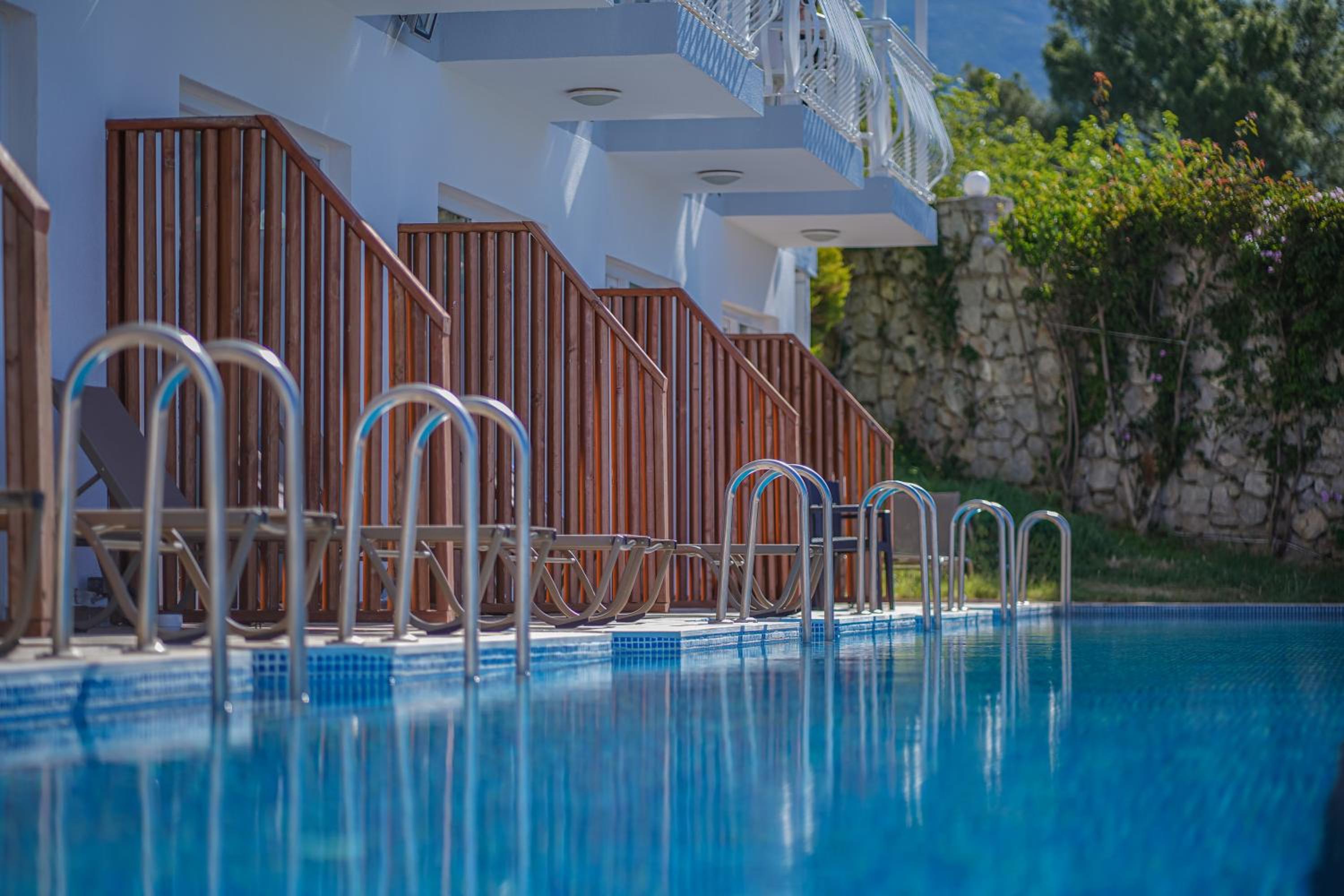 Swim-Up Room photo 2