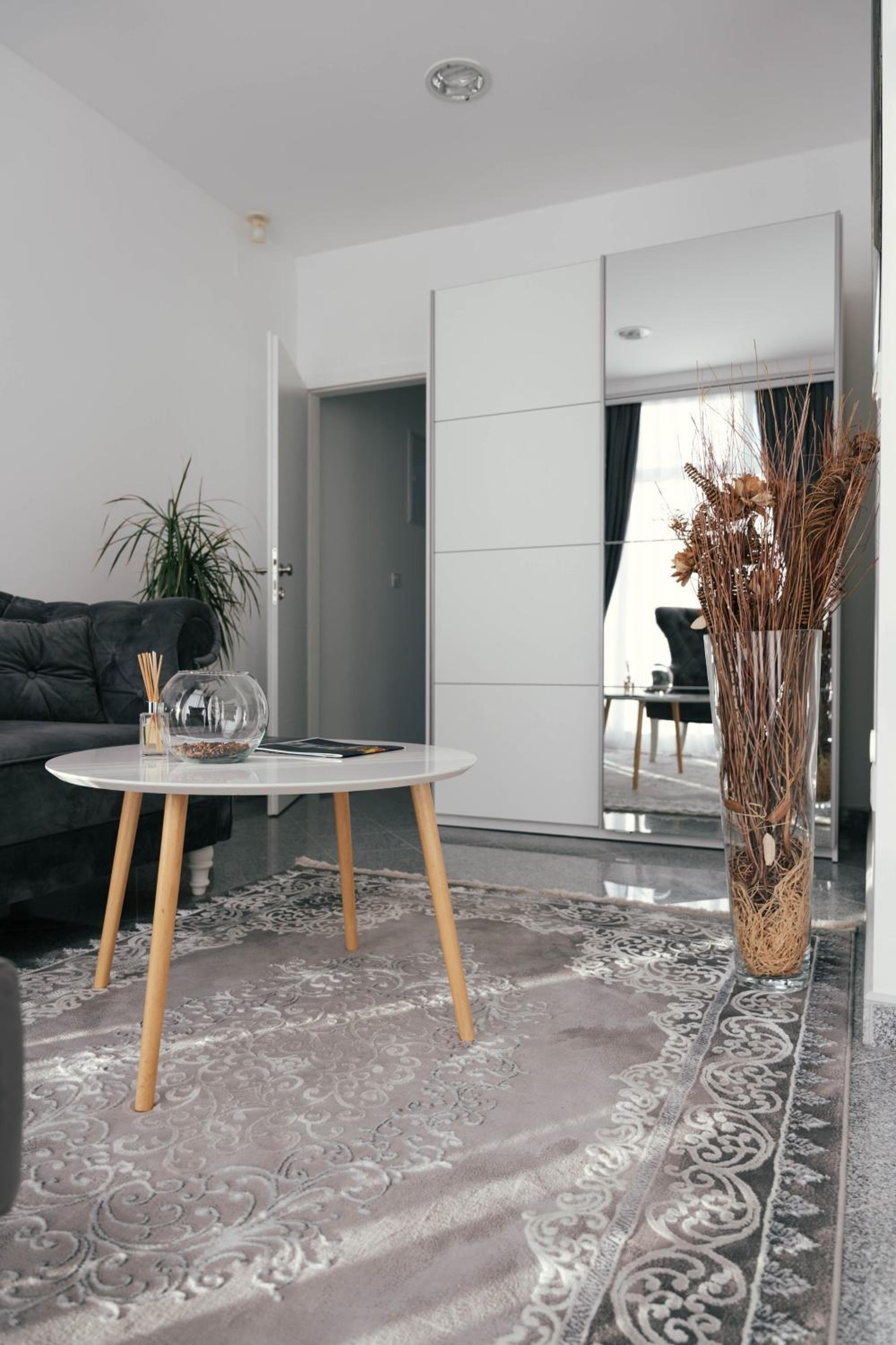 One-Bedroom Apartment photo 2