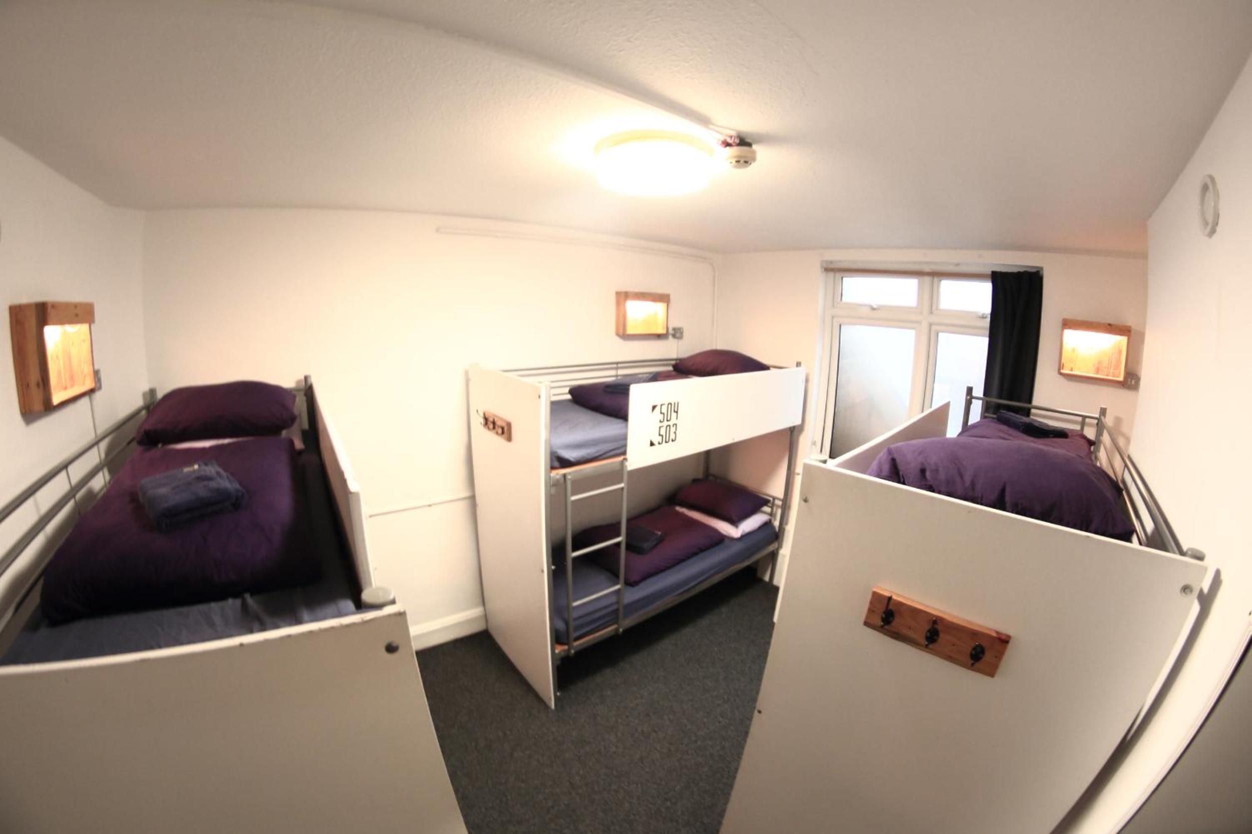 Bed in 6-Bed Mixed Dormitory Room photo 3