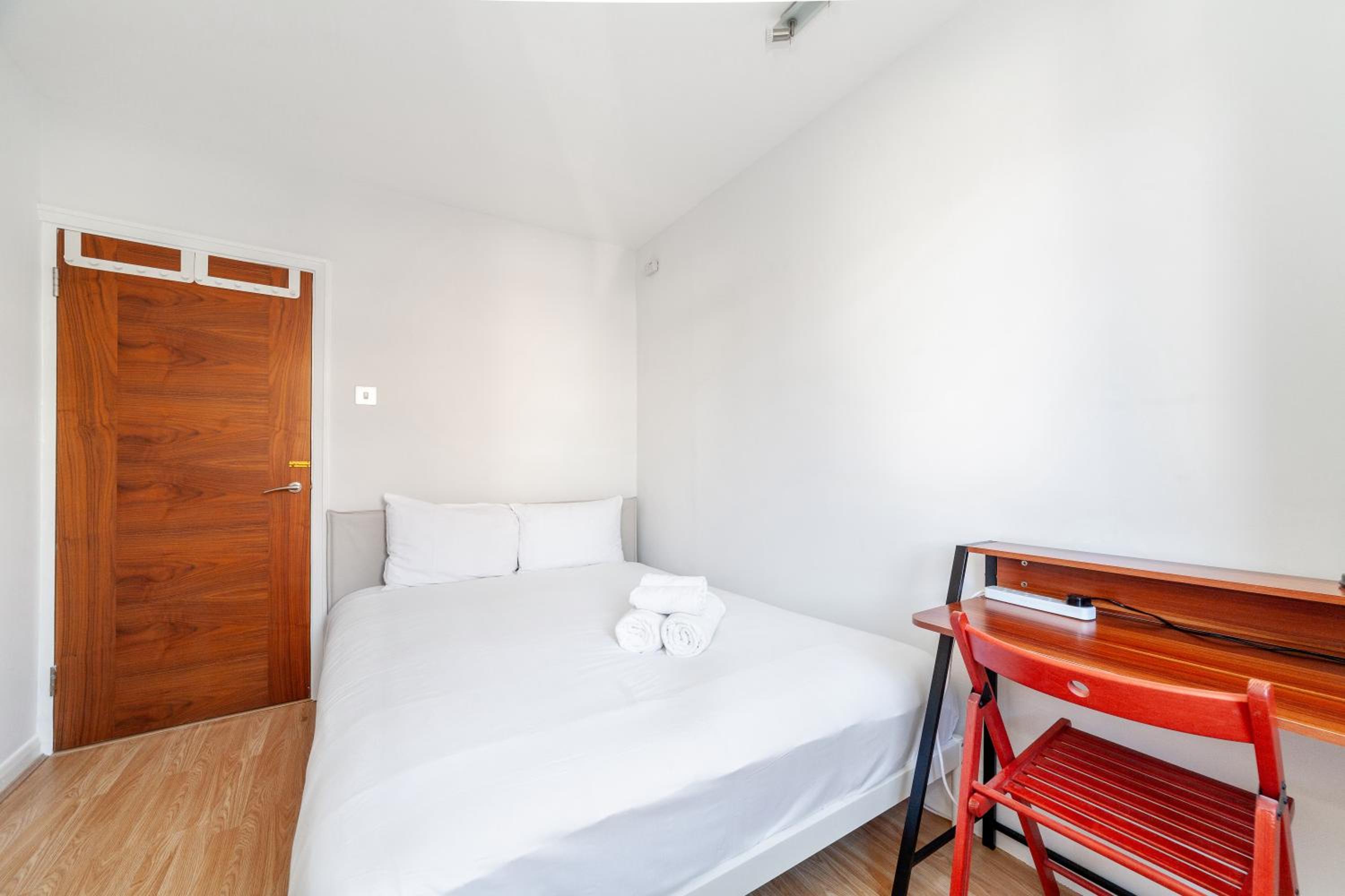 Two-Bedroom Standard Apartment photo 2