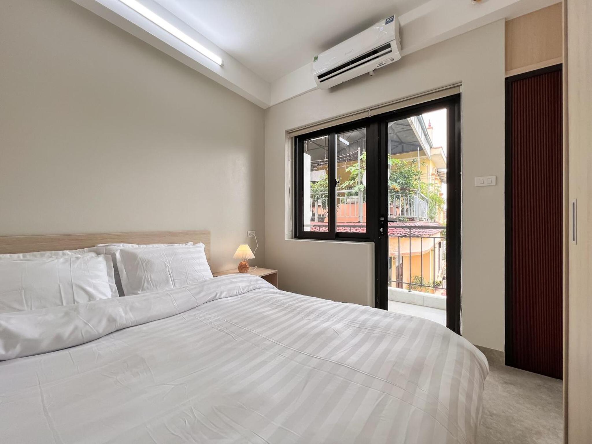 One-Bedroom Apartment with Balcony