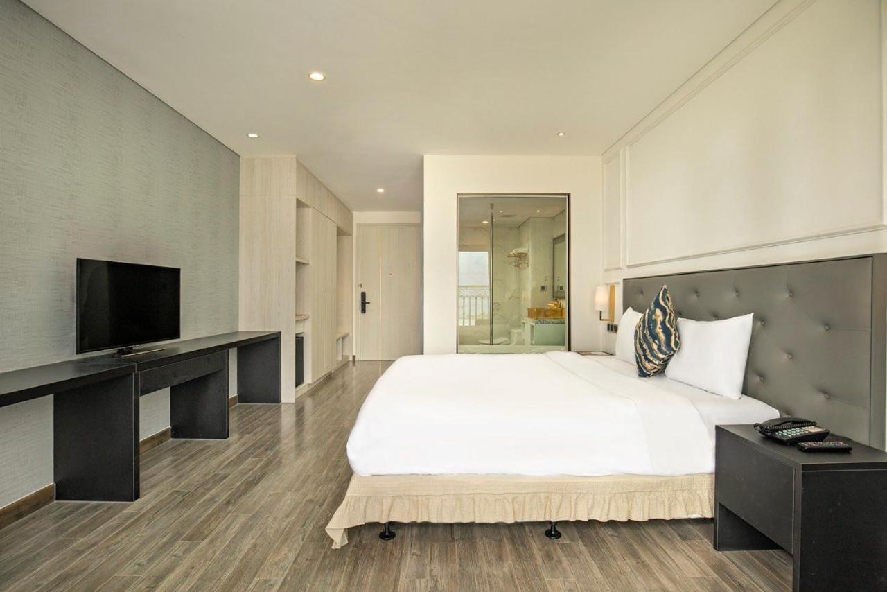 Deluxe Double Room with Balcony and Sea View