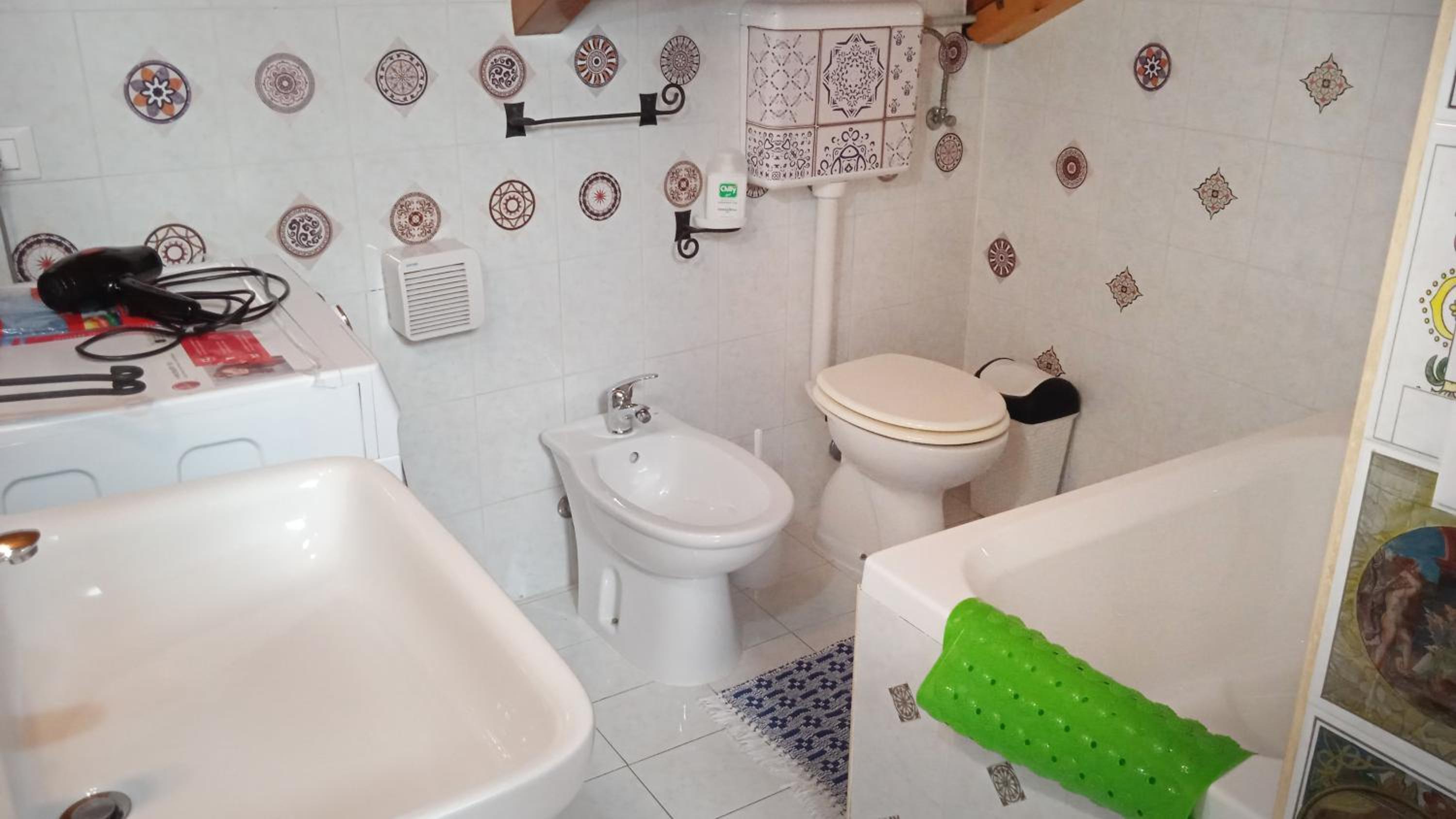Family Room with Private Bathroom photo 2