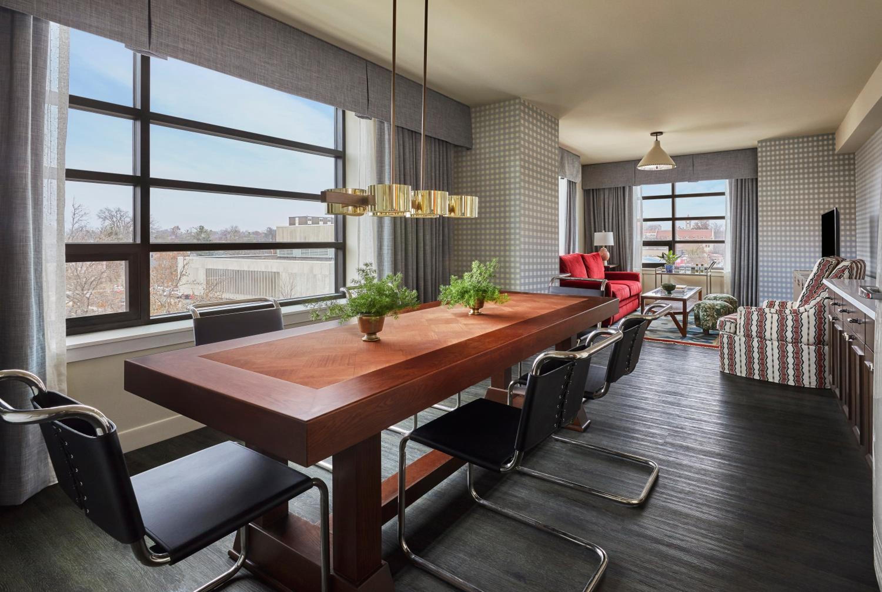 Graduate King Suite with Dining Room