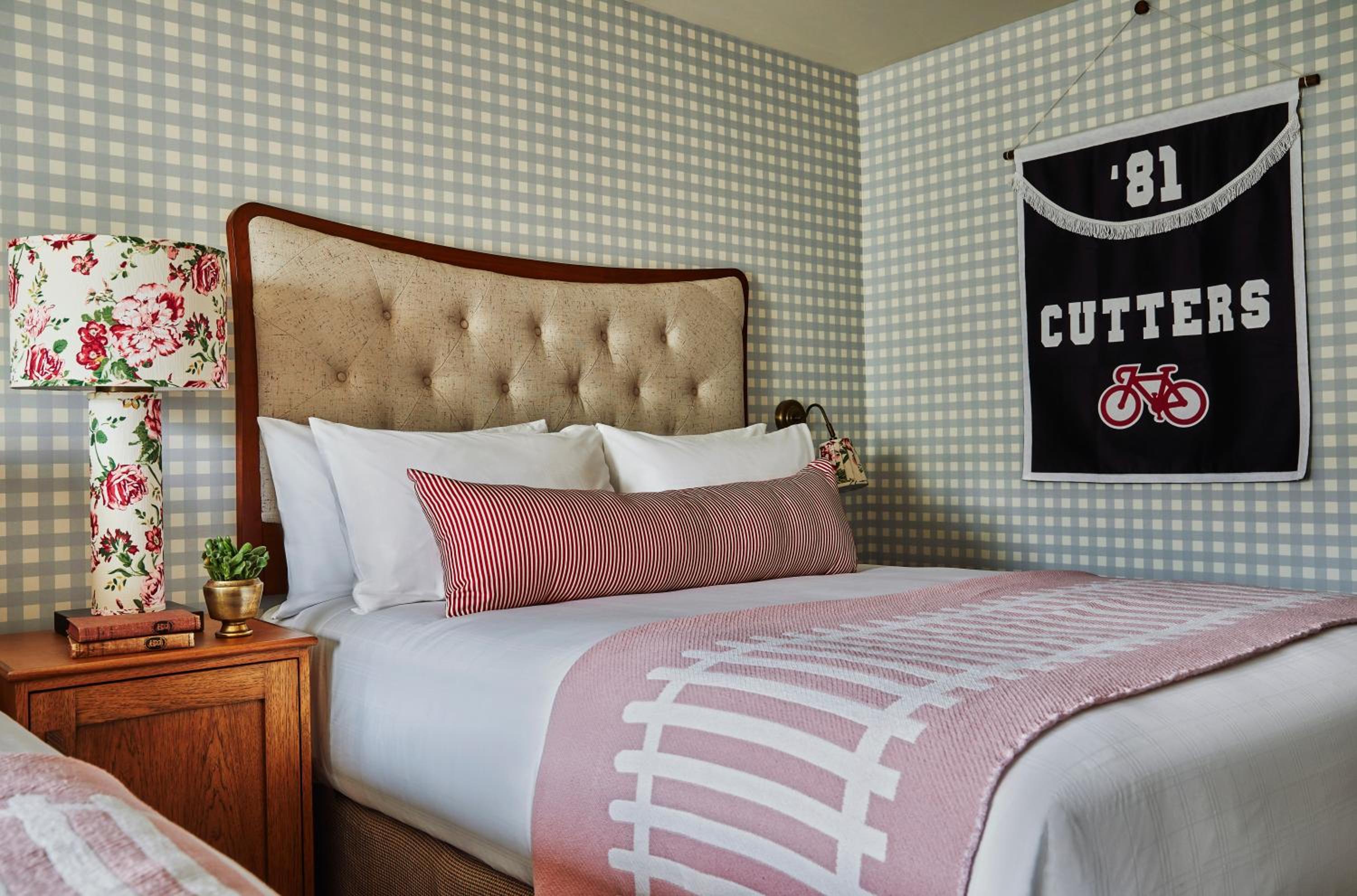 Graduate Queen Room with Two Queen Beds - Hearing Accessible photo 3