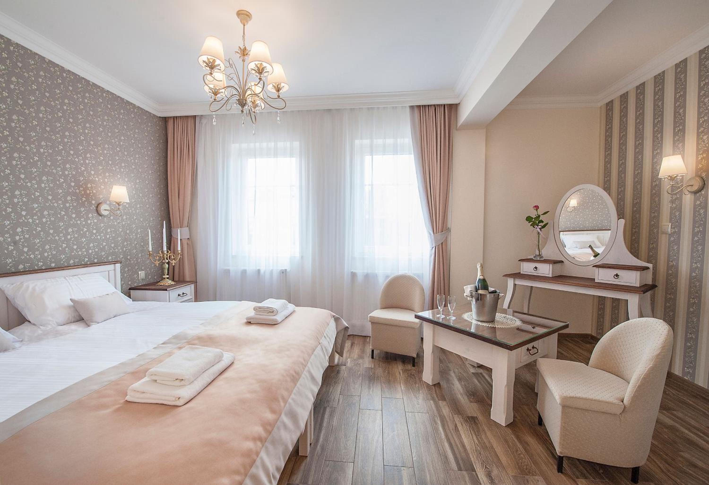 Deluxe Double or Twin Room - Photo 8
