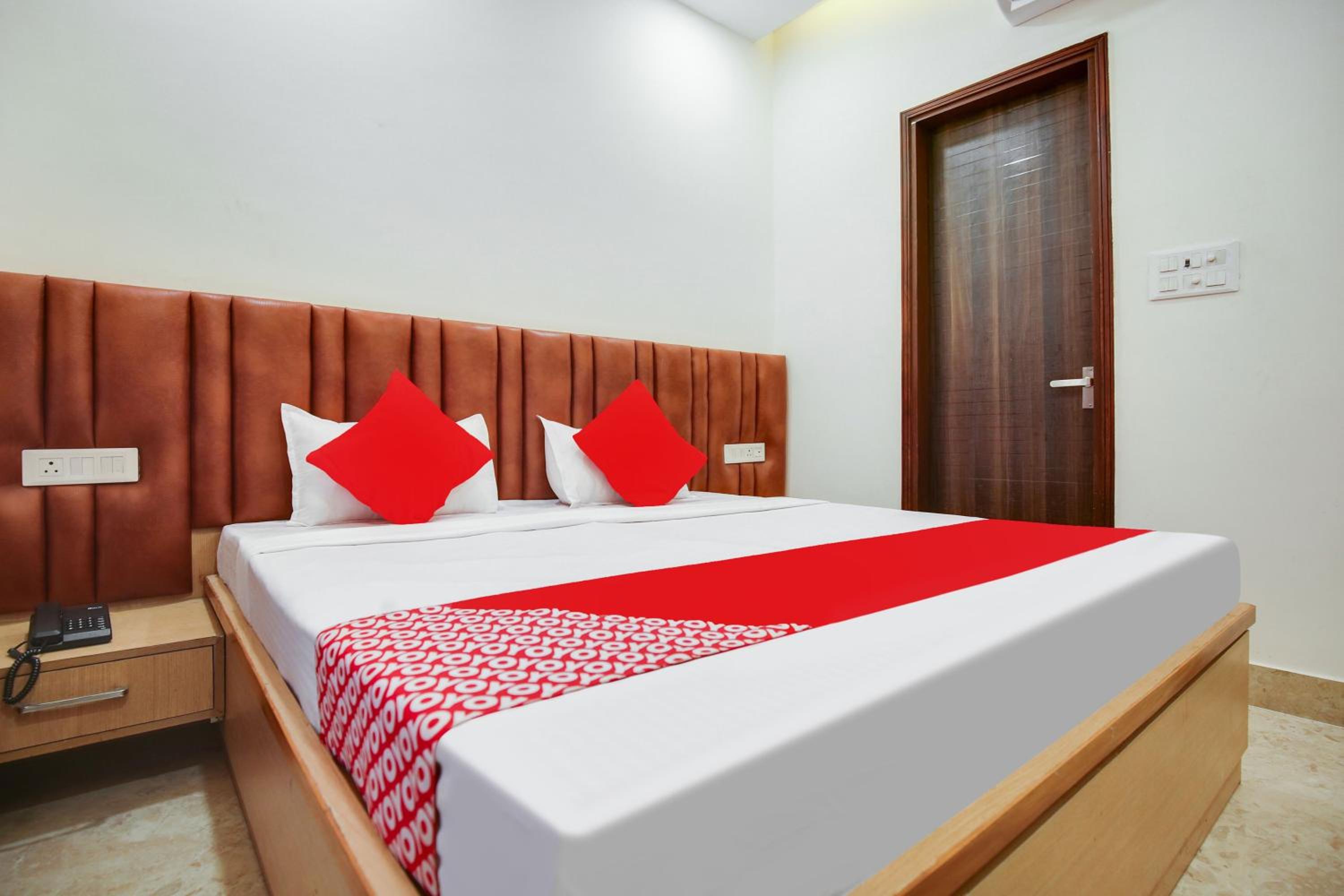 Standard Double Room - Photo 13
