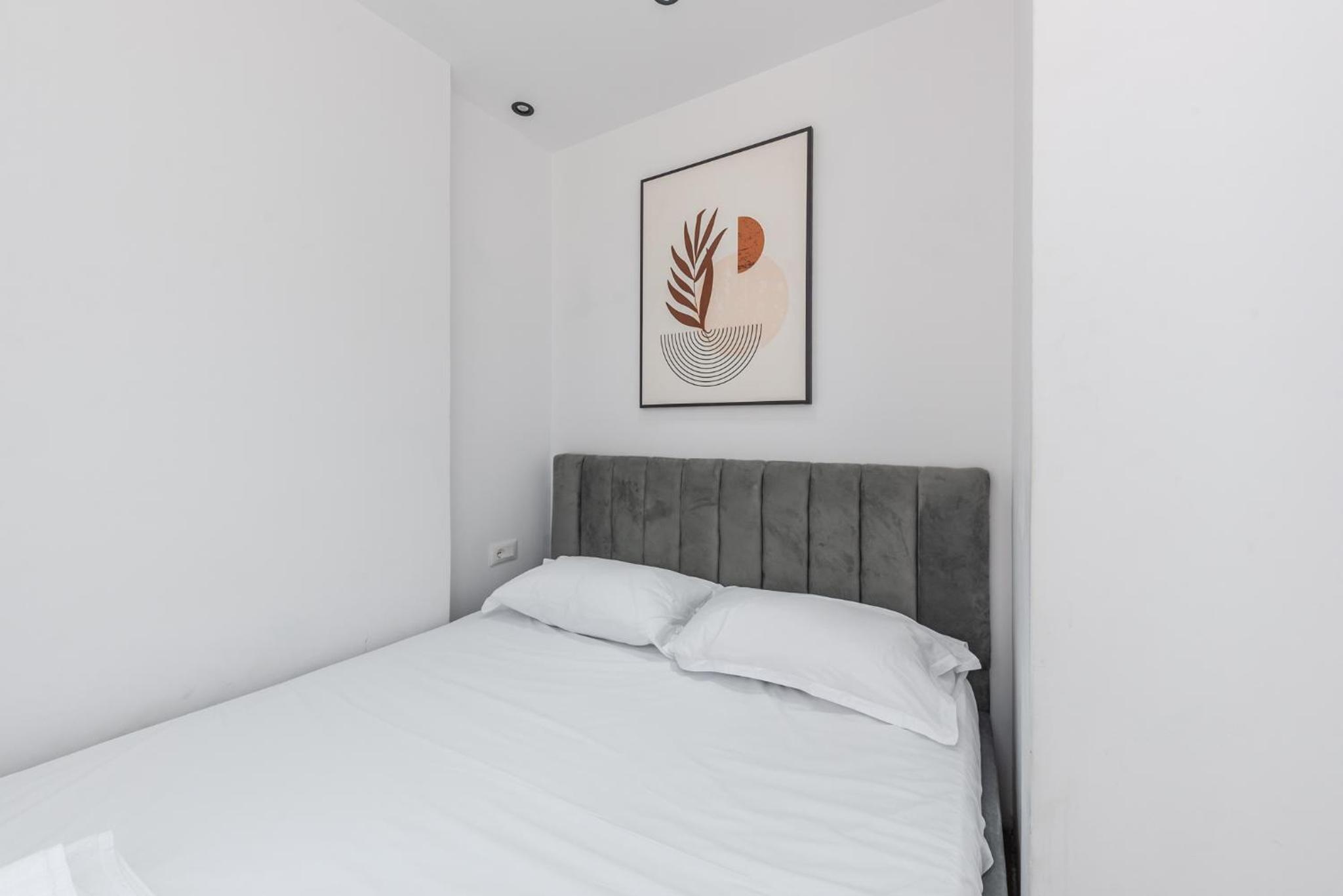 One-Bedroom Apartment With City View