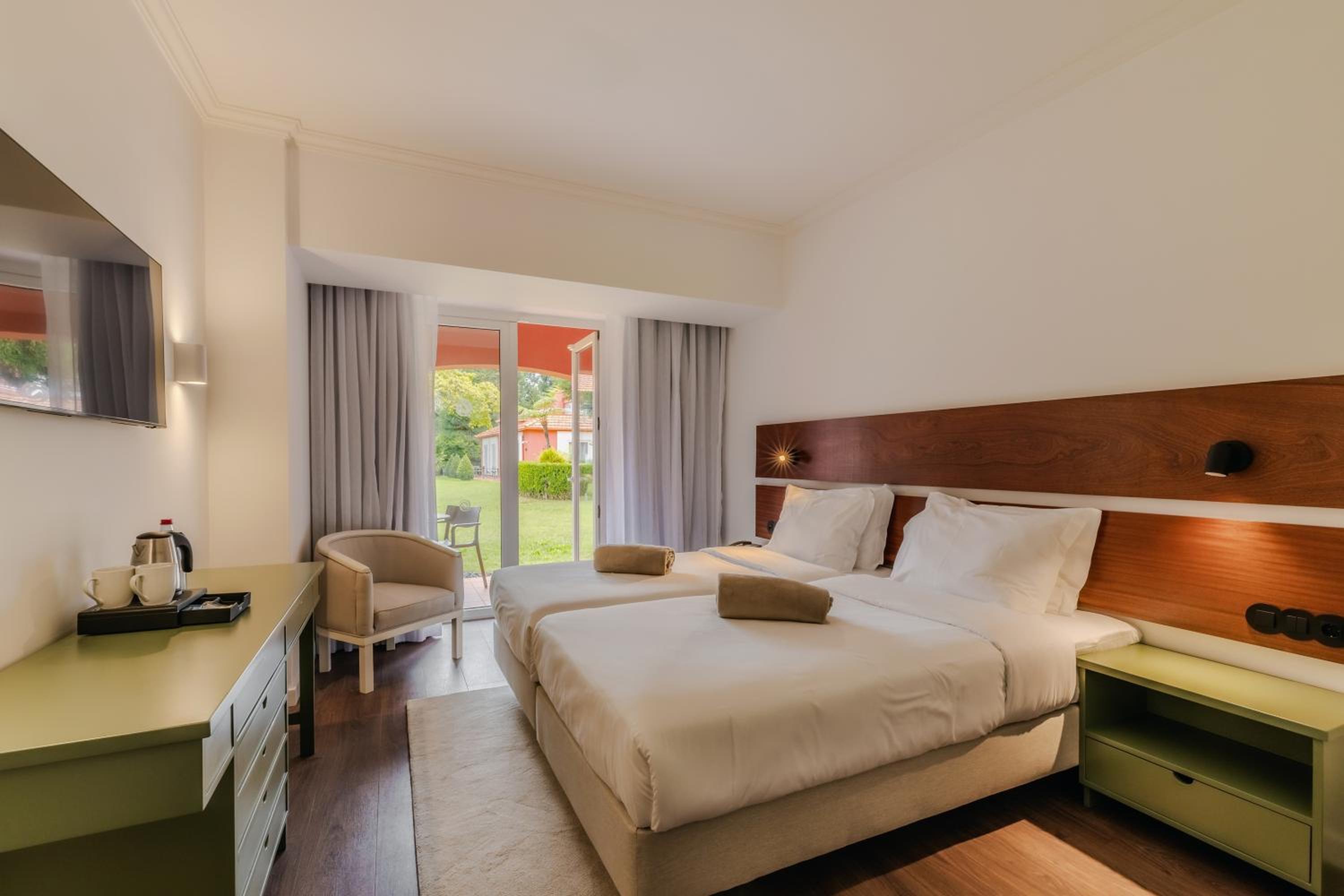 Standard Twin Room with Balcony - Photo 1