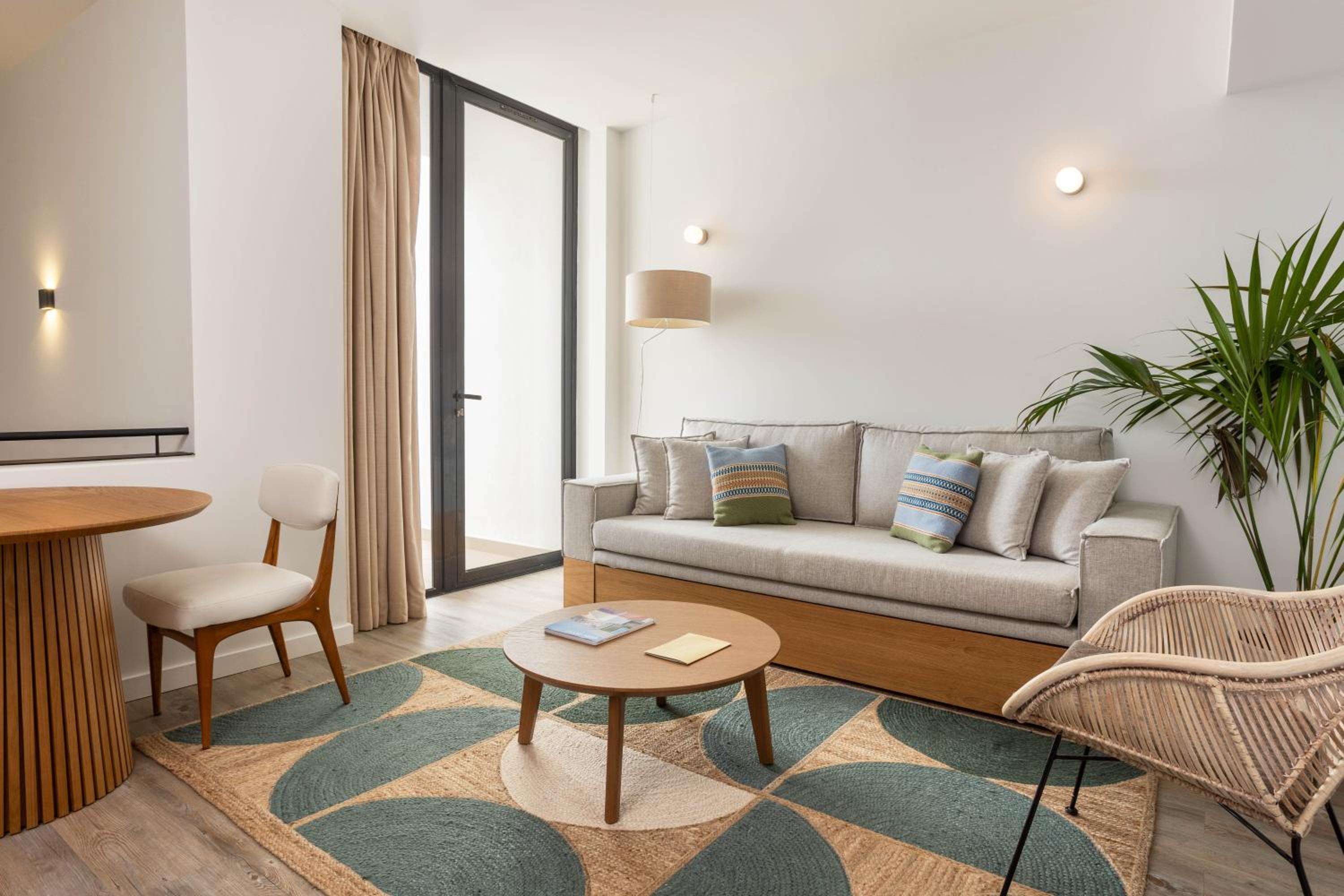 Duplex Suite - Photo 4