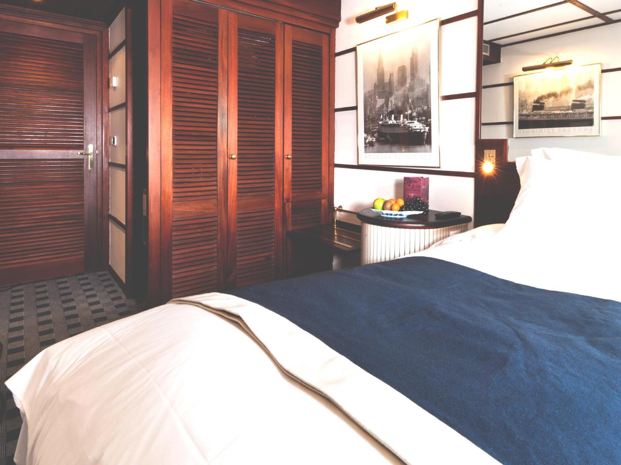 Classic Single Room with City View thumbnail 5