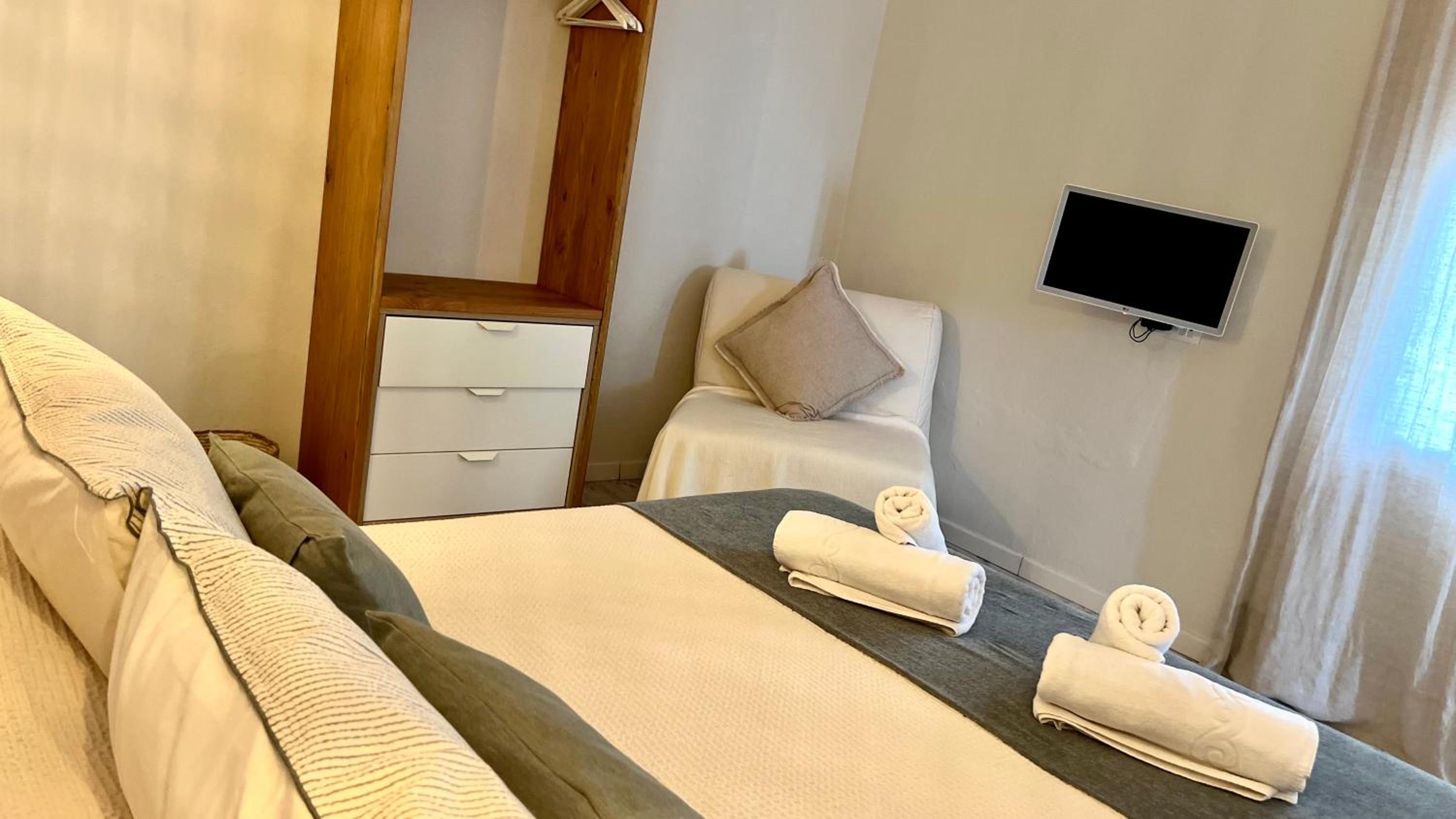 Double Room with Extra Bed photo 2