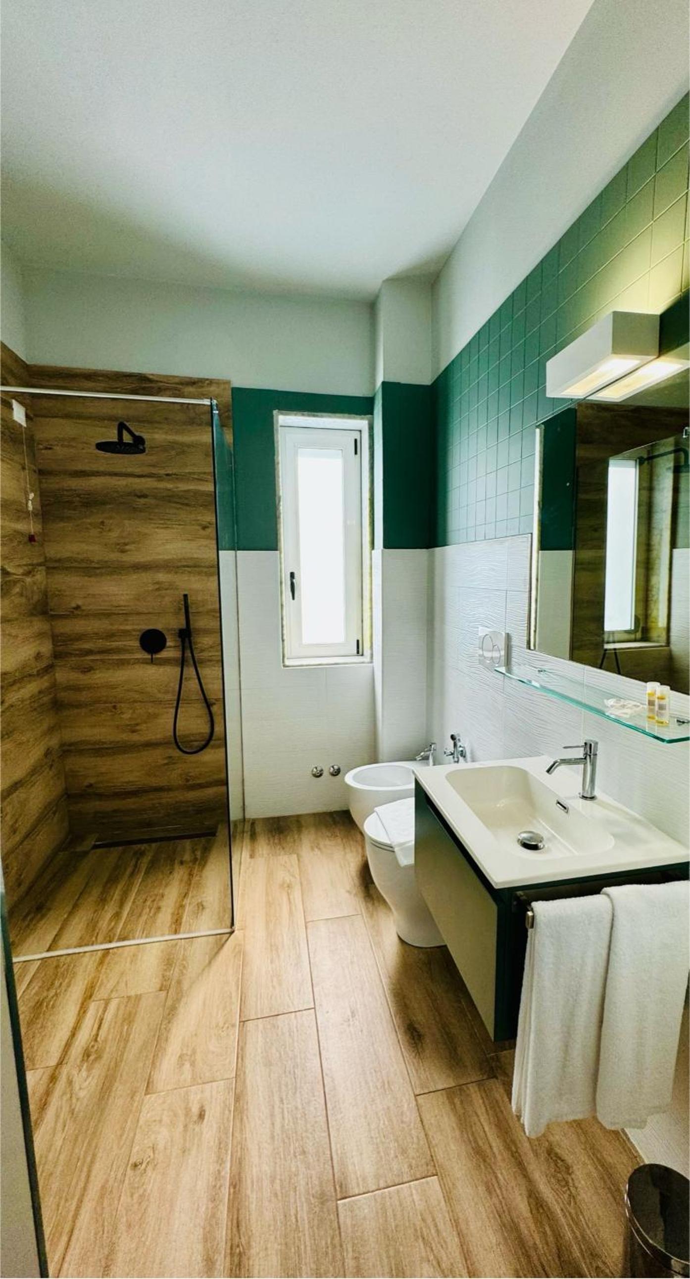 Standard Double or Twin Room - Photo 2