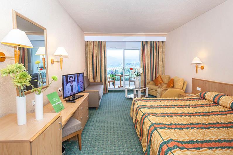 Double Room (1 Adult + 1 Child) - Photo 1