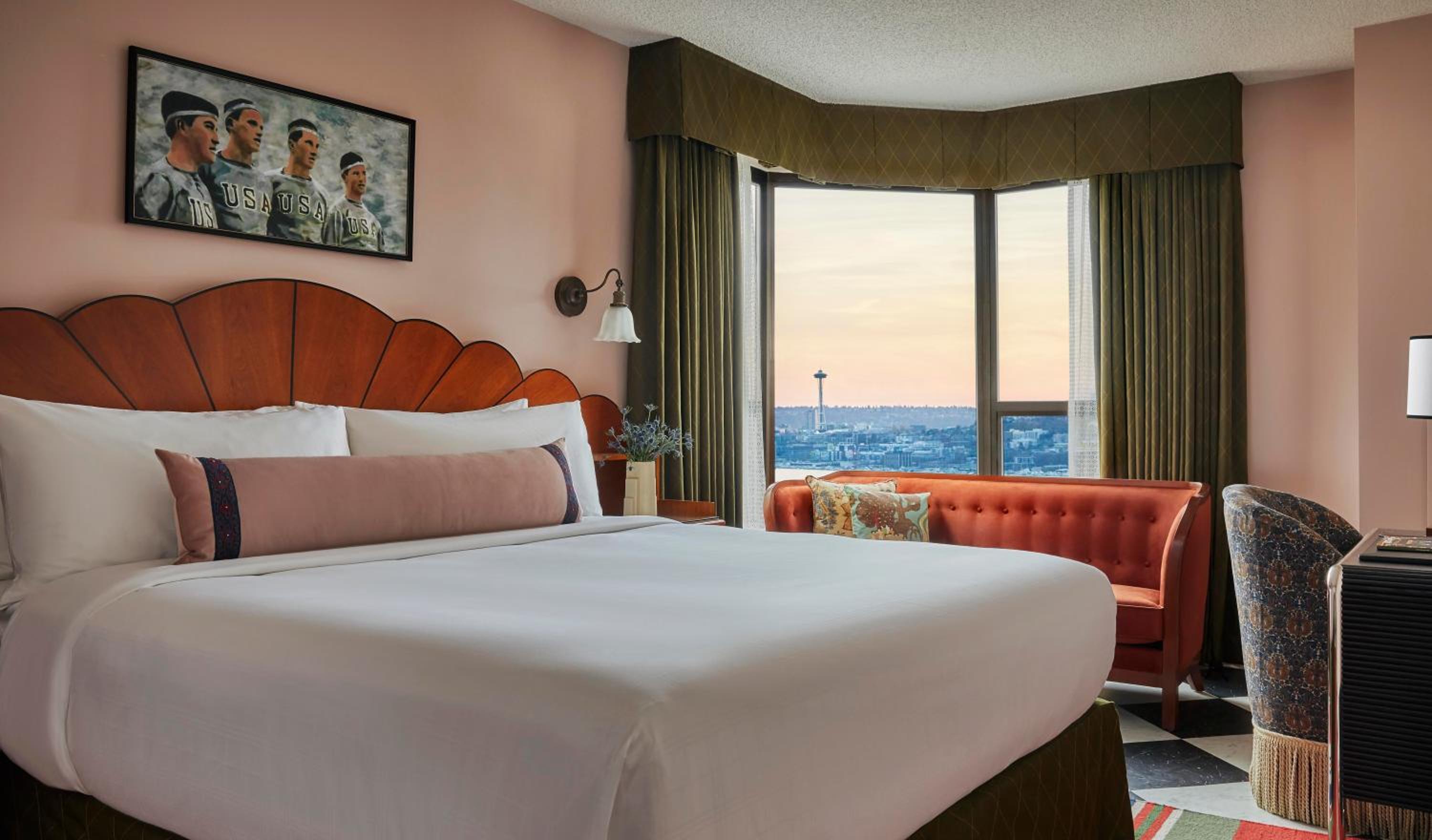 Graduate King Room with Skyline View - Photo 5
