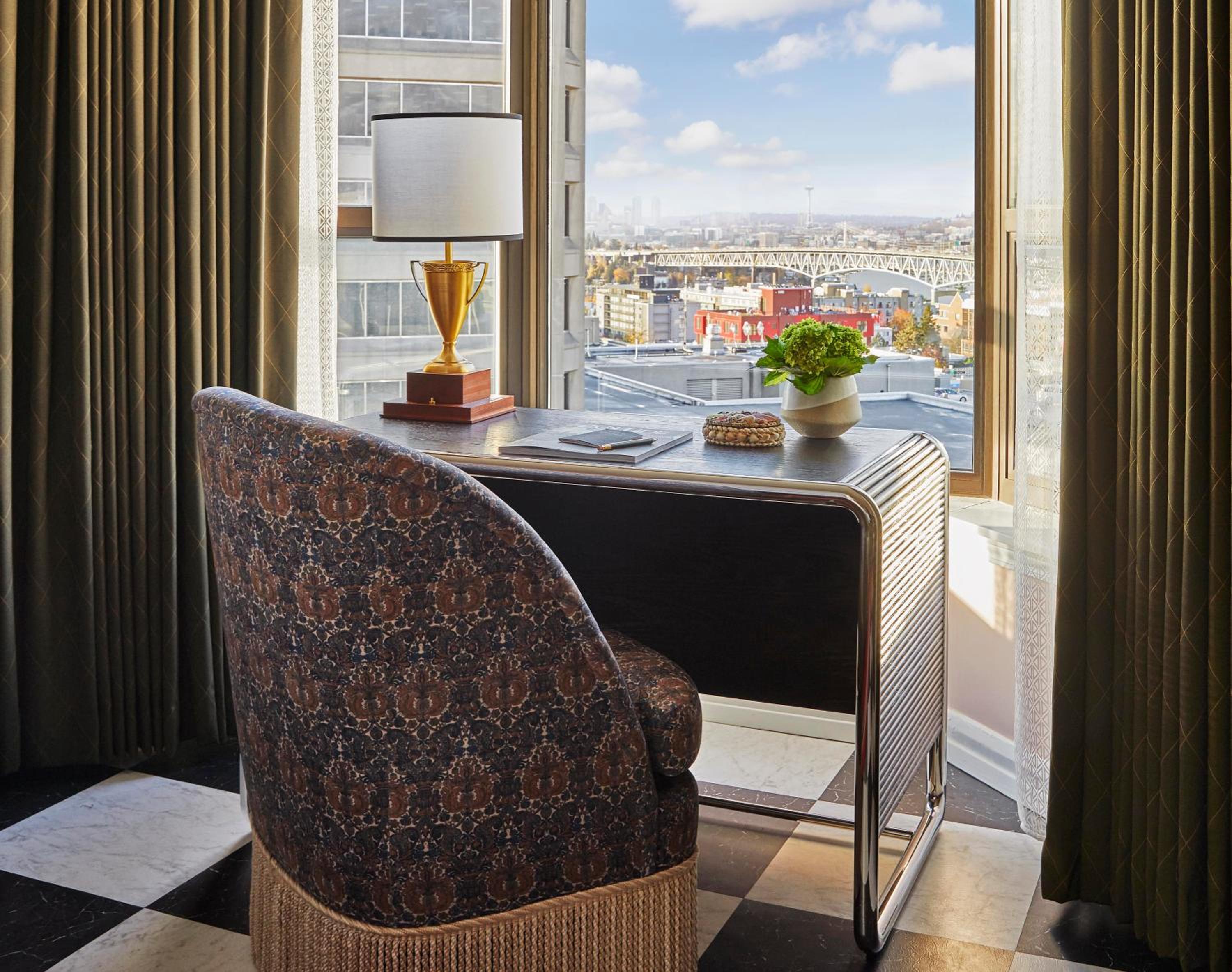 Graduate Room with Two Queen Beds and Skyline View - Photo 4