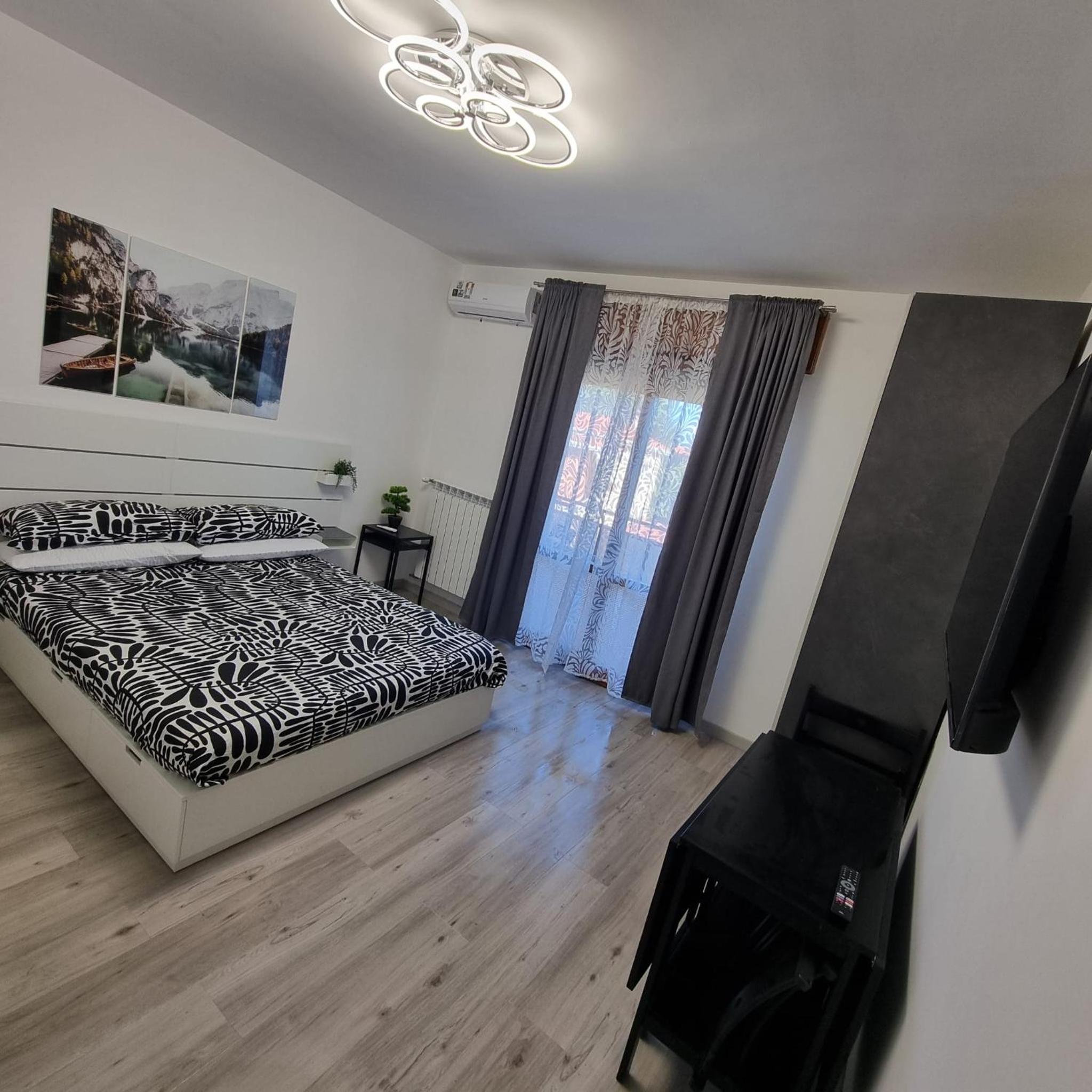 Three-Bedroom Apartment with Park View photo 2