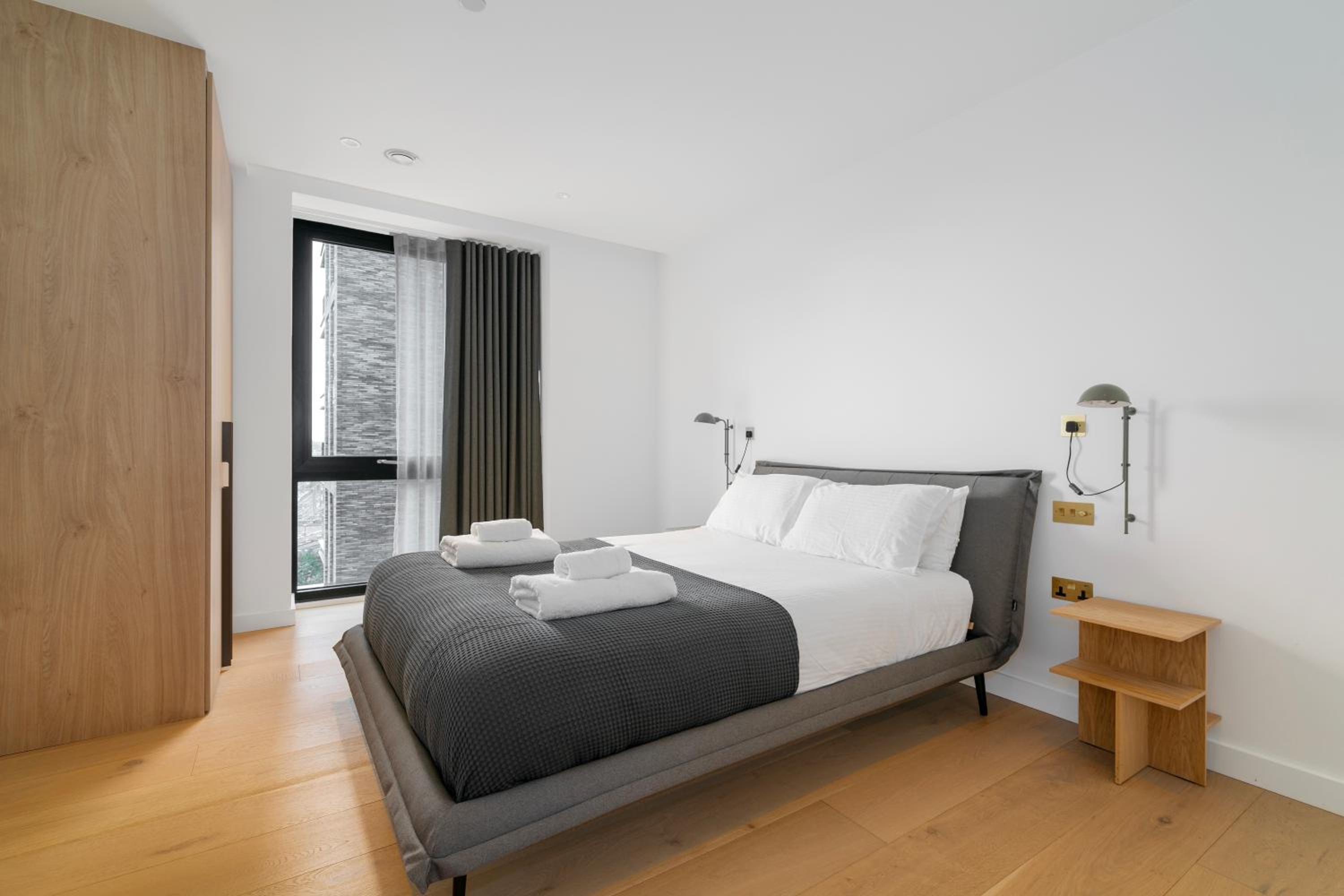 Three-Bedroom Apartment with Balcony photo 2