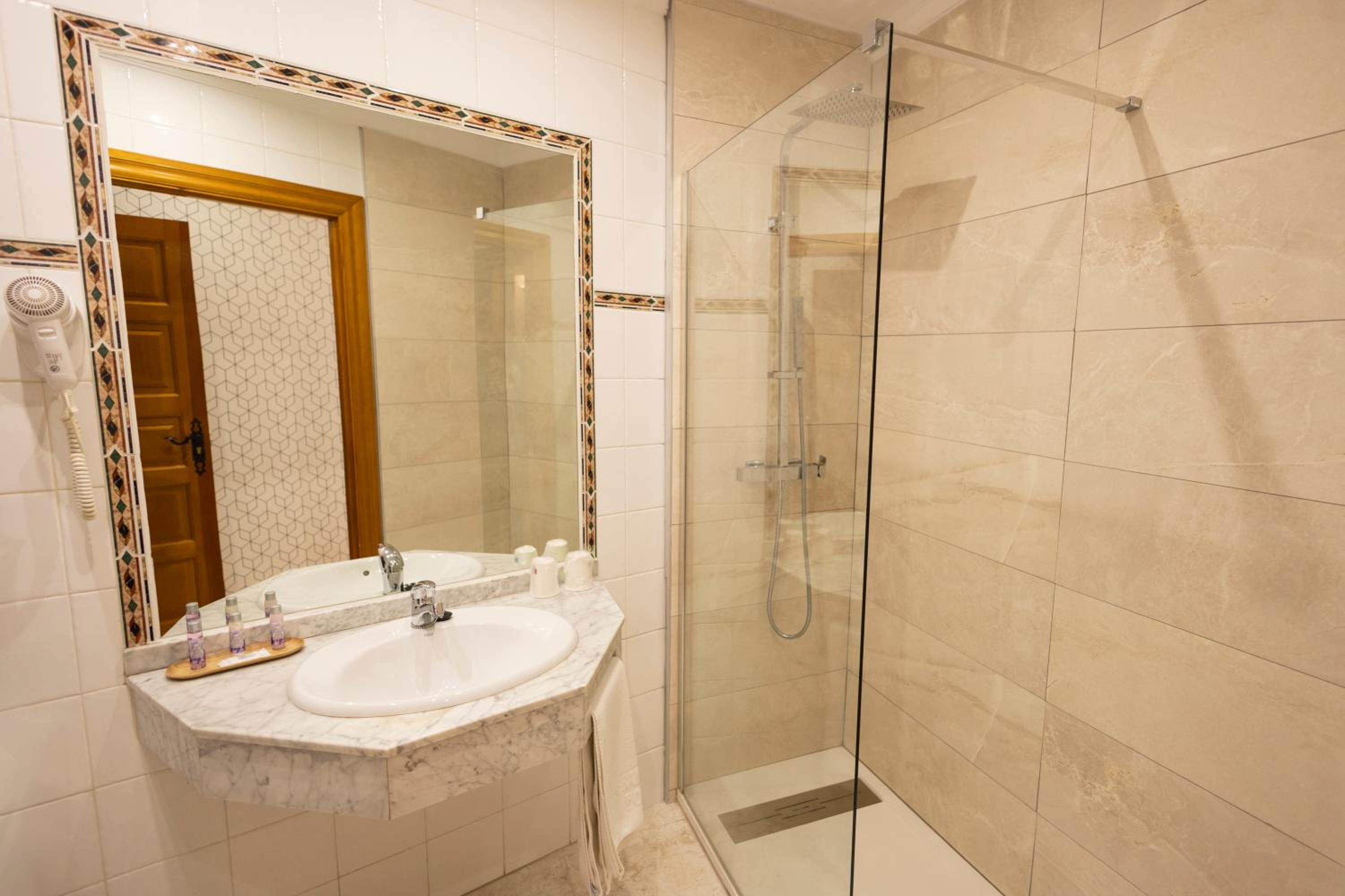 Double Or Twin Room photo 3