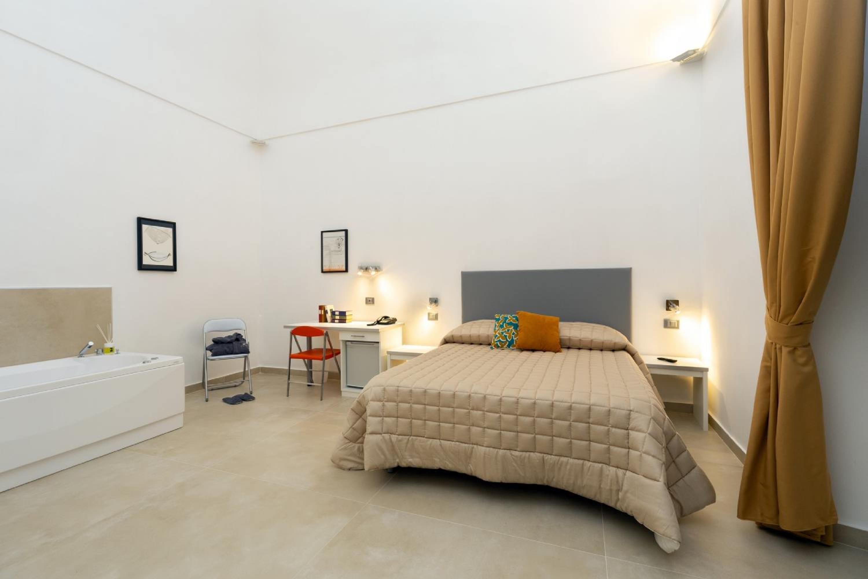 Deluxe Suite with Spa Bath