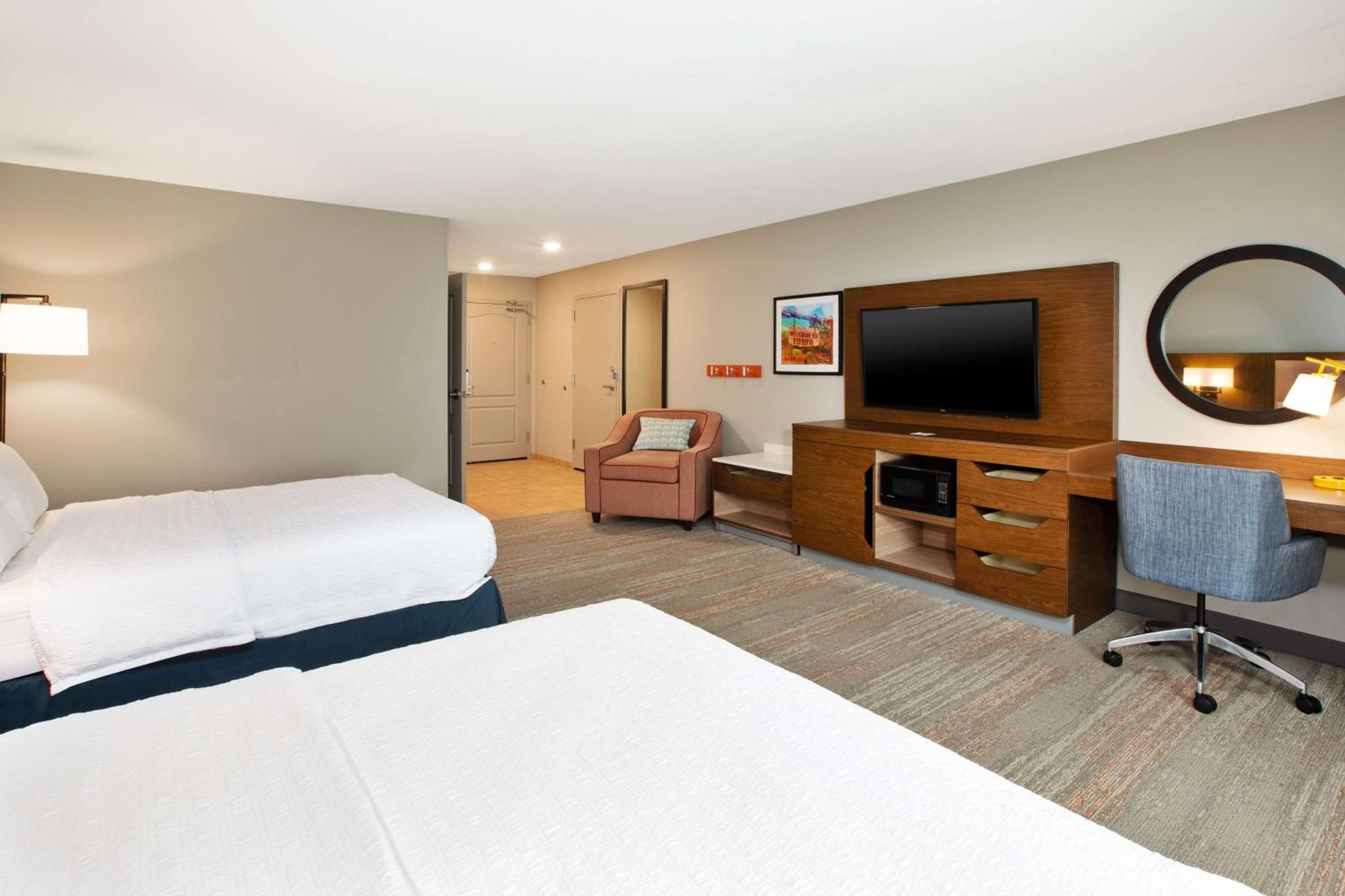 Queen Room with Two Queen Beds - Mobility and Hearing Access/Non-Smoking - Photo 2