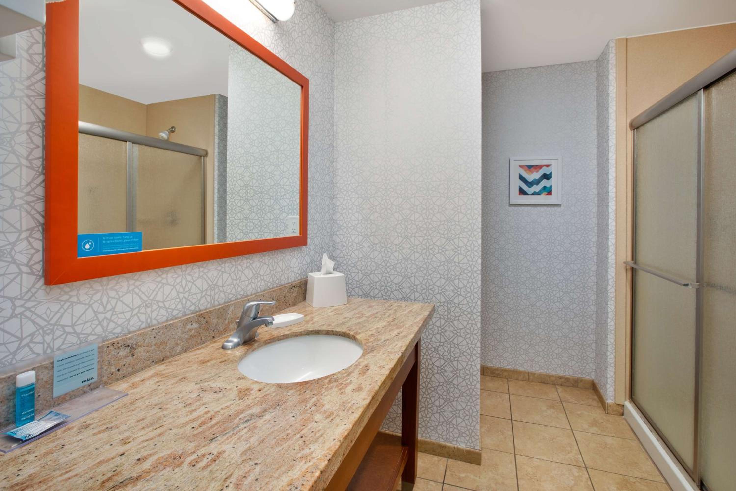 King Room - Non-Smoking - Photo 3